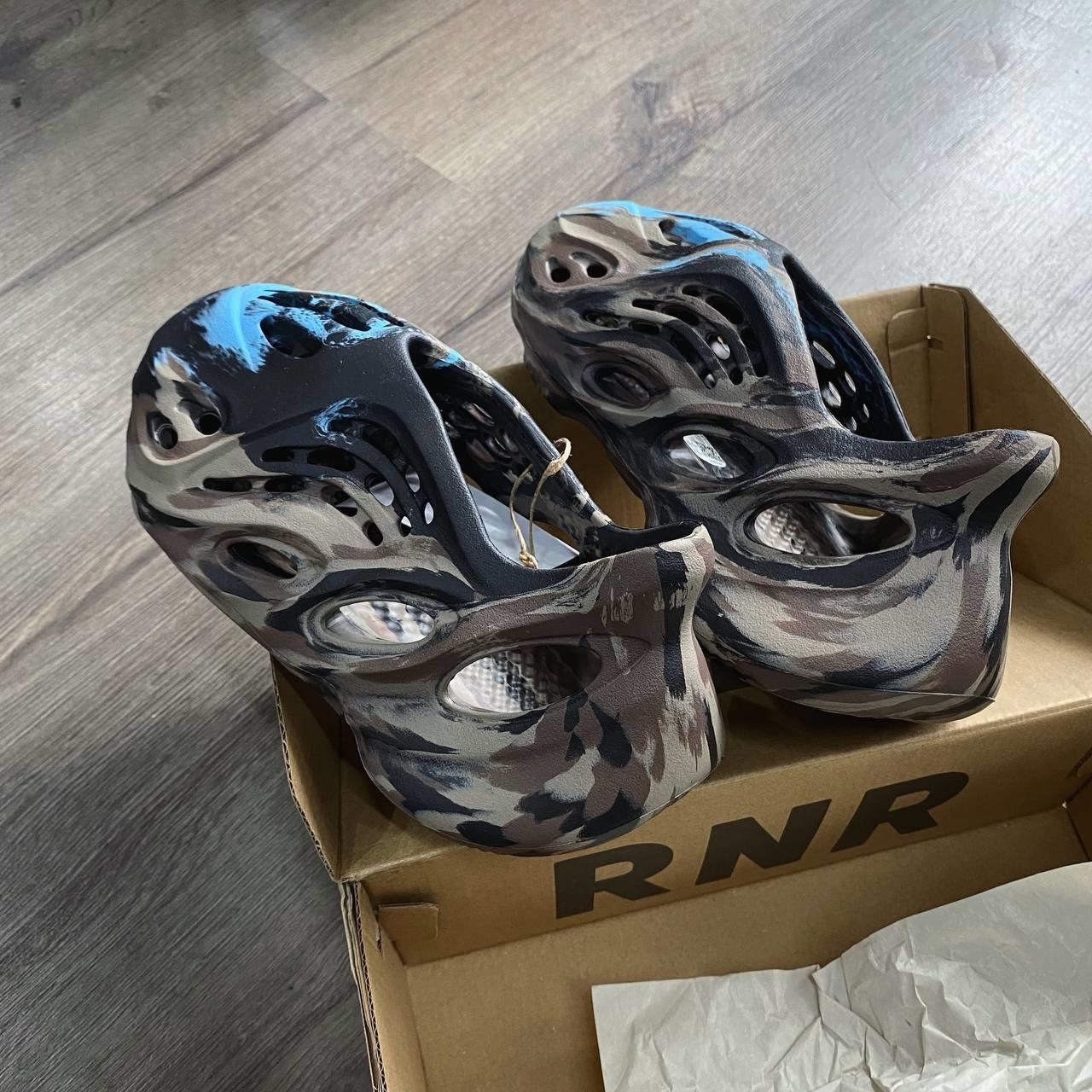 1975 - Giày Adidas Yeezy Foam RNR MX Cinder ID4126 [HÀNG CHÍNH HÃNG]