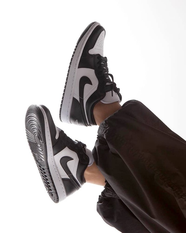 256 -  Giày Nike Air Jordan 1 Low Panda DC0774 101 [HÀNG CHÍNH HÃNG]
