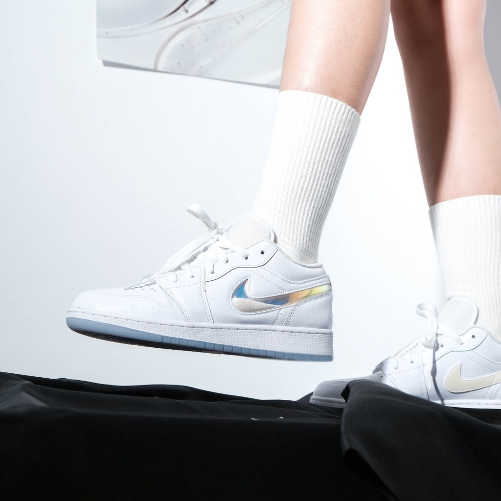 729 -  Giày Nike Air Jordan 1 Low Shines Glitter Swoosh FQ9112 100 [HÀNG CHÍNH HÃNG]