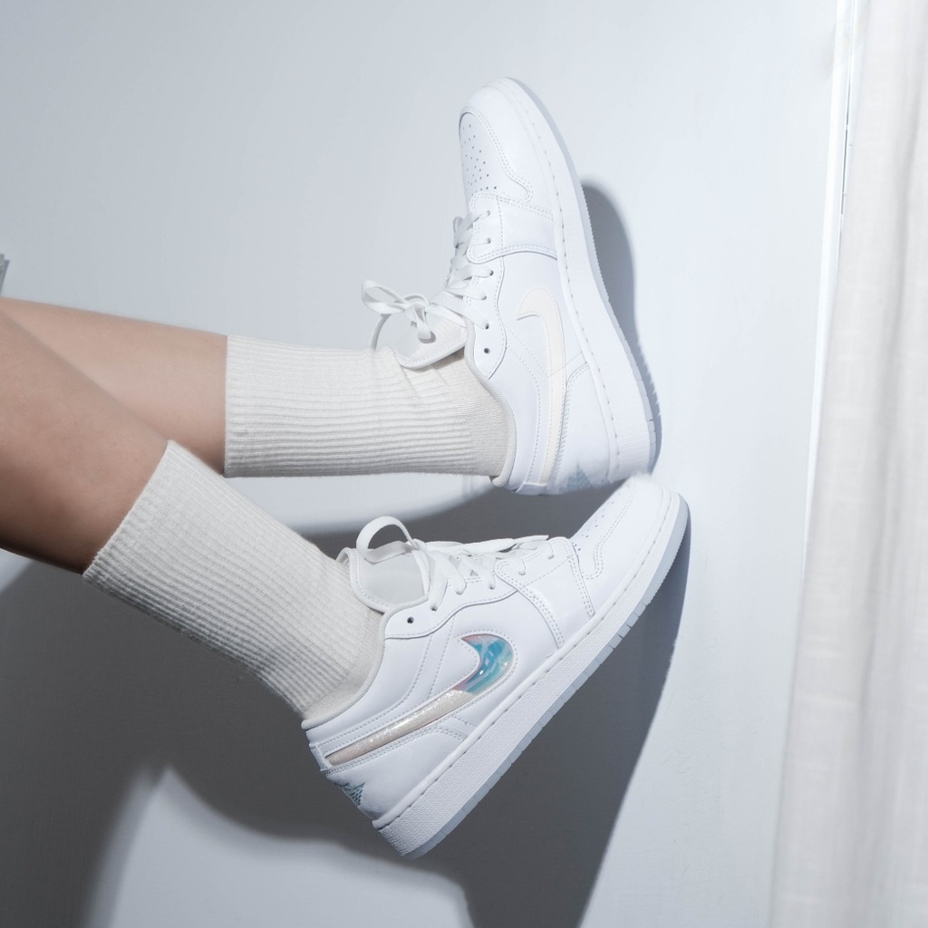 729 -  Giày Nike Air Jordan 1 Low Shines Glitter Swoosh FQ9112 100 [HÀNG CHÍNH HÃNG]