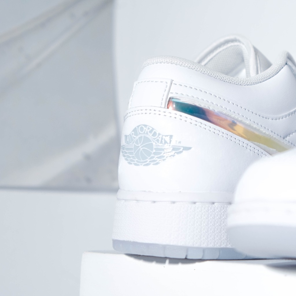 729 -  Giày Nike Air Jordan 1 Low Shines Glitter Swoosh FQ9112 100 [HÀNG CHÍNH HÃNG]