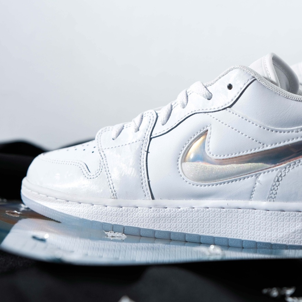 729 -  Giày Nike Air Jordan 1 Low Shines Glitter Swoosh FQ9112 100 [HÀNG CHÍNH HÃNG]