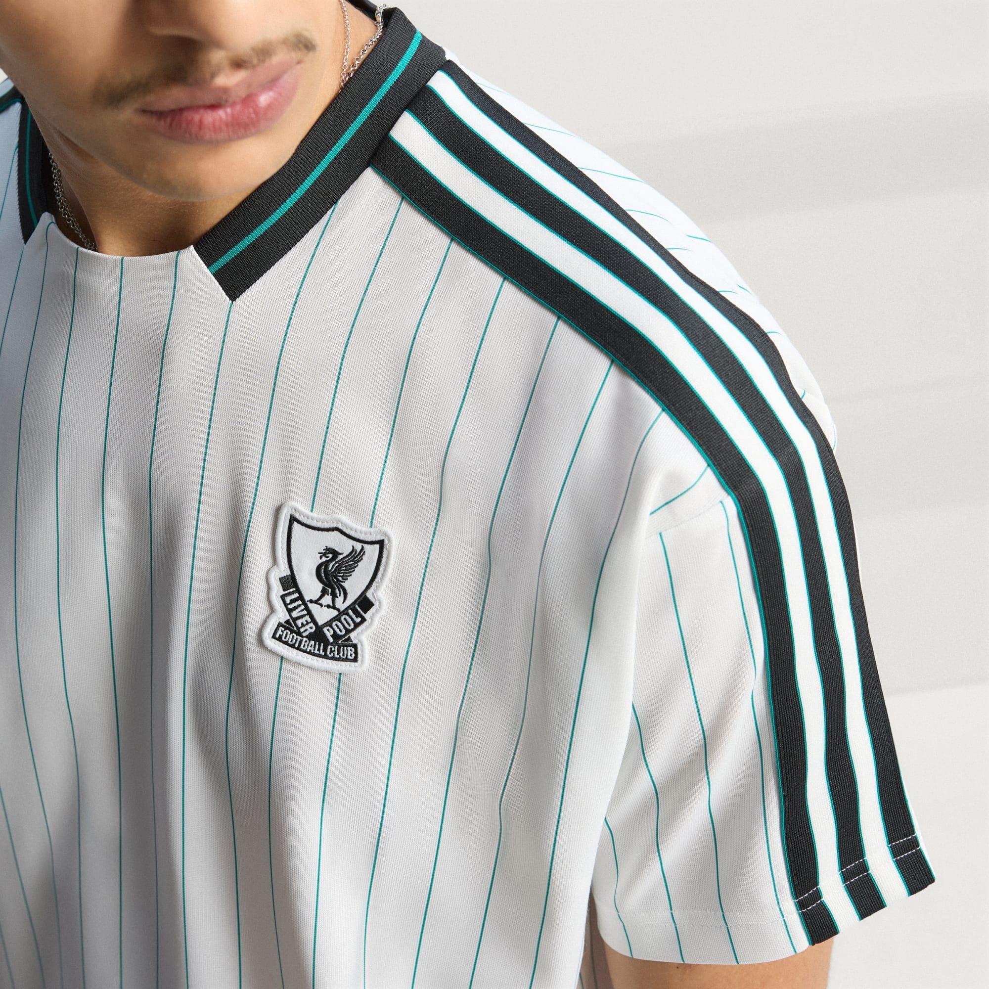 1815 - Áo Adidas Liverpool FC Terrace Icon White / Sea Green JW5466 [HÀNG CHÍNH HÃNG]