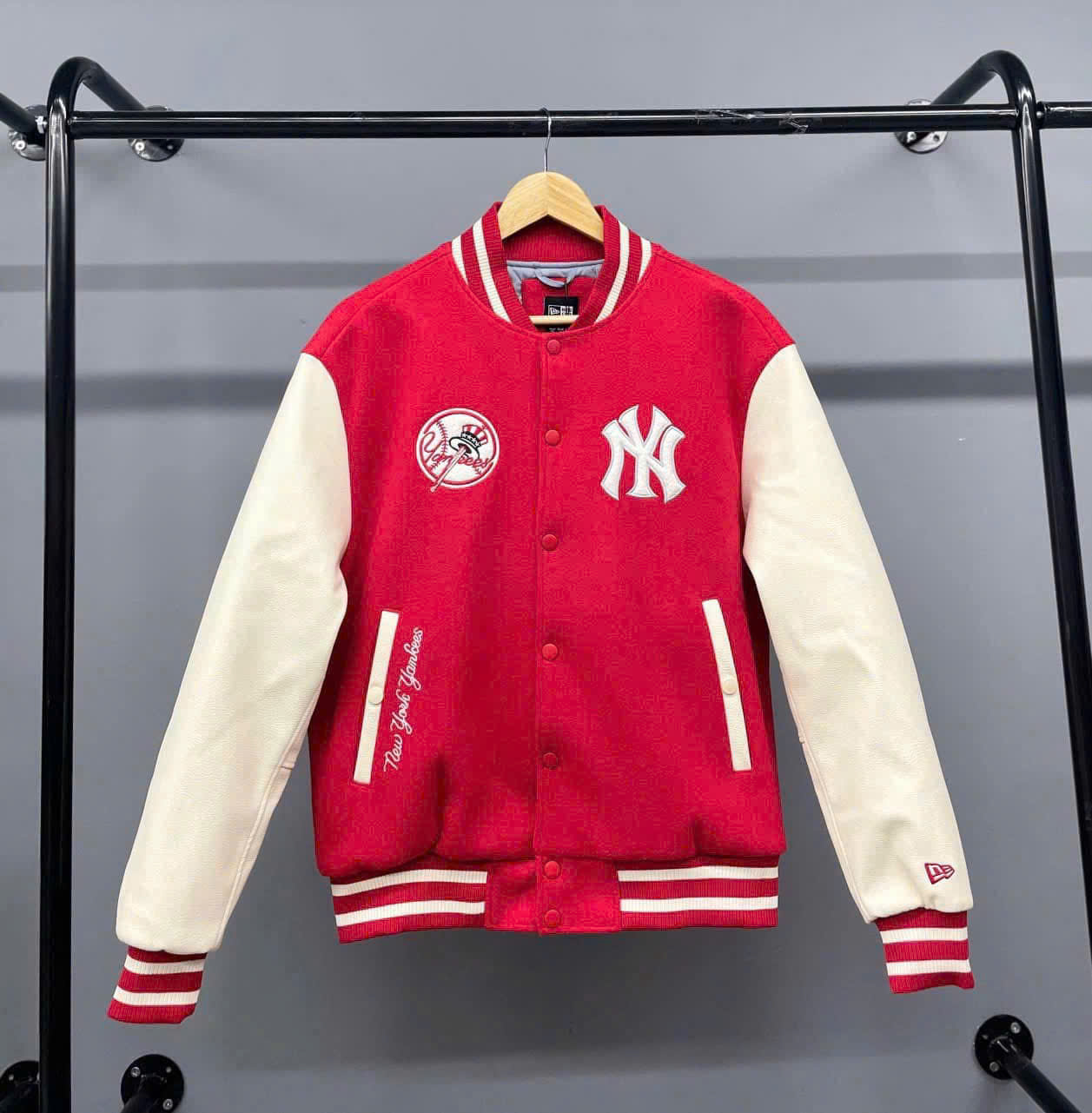 2073 - Áo Bomber New Era Nỉ Varsity NY New York Yankee Đỏ Tay Trắng [HÀNG CHÍNH HÃNG]