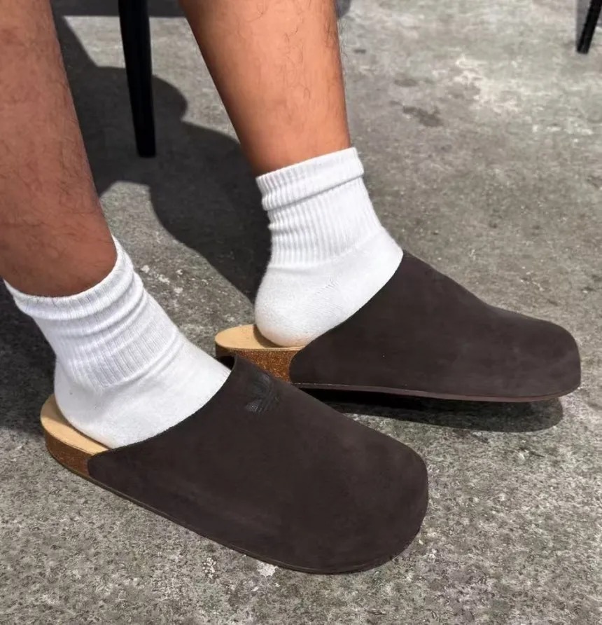 1874 - Dép Adidas Adimule Dark Brown Gum JS0705 Nâu [HÀNG CHÍNH HÃNG]