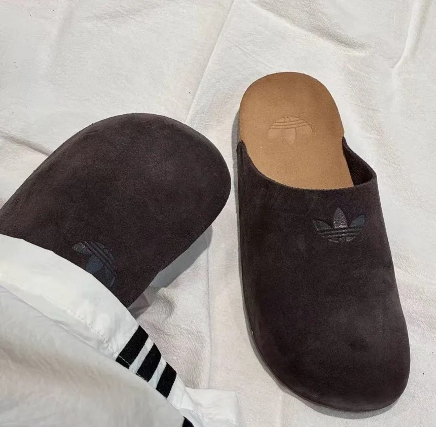 1874 - Dép Adidas Adimule Dark Brown Gum JS0705 Nâu [HÀNG CHÍNH HÃNG]