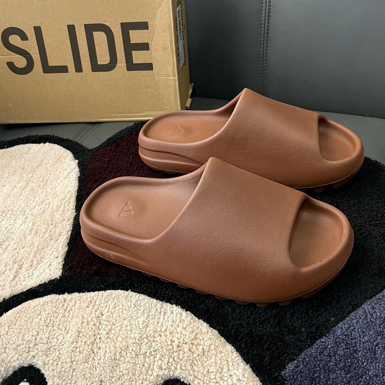 797 -  Dép Adidas Yeezy Slide Flax - Nâu Choco - Code FZ5896 [HÀNG CHÍNH HÃNG]