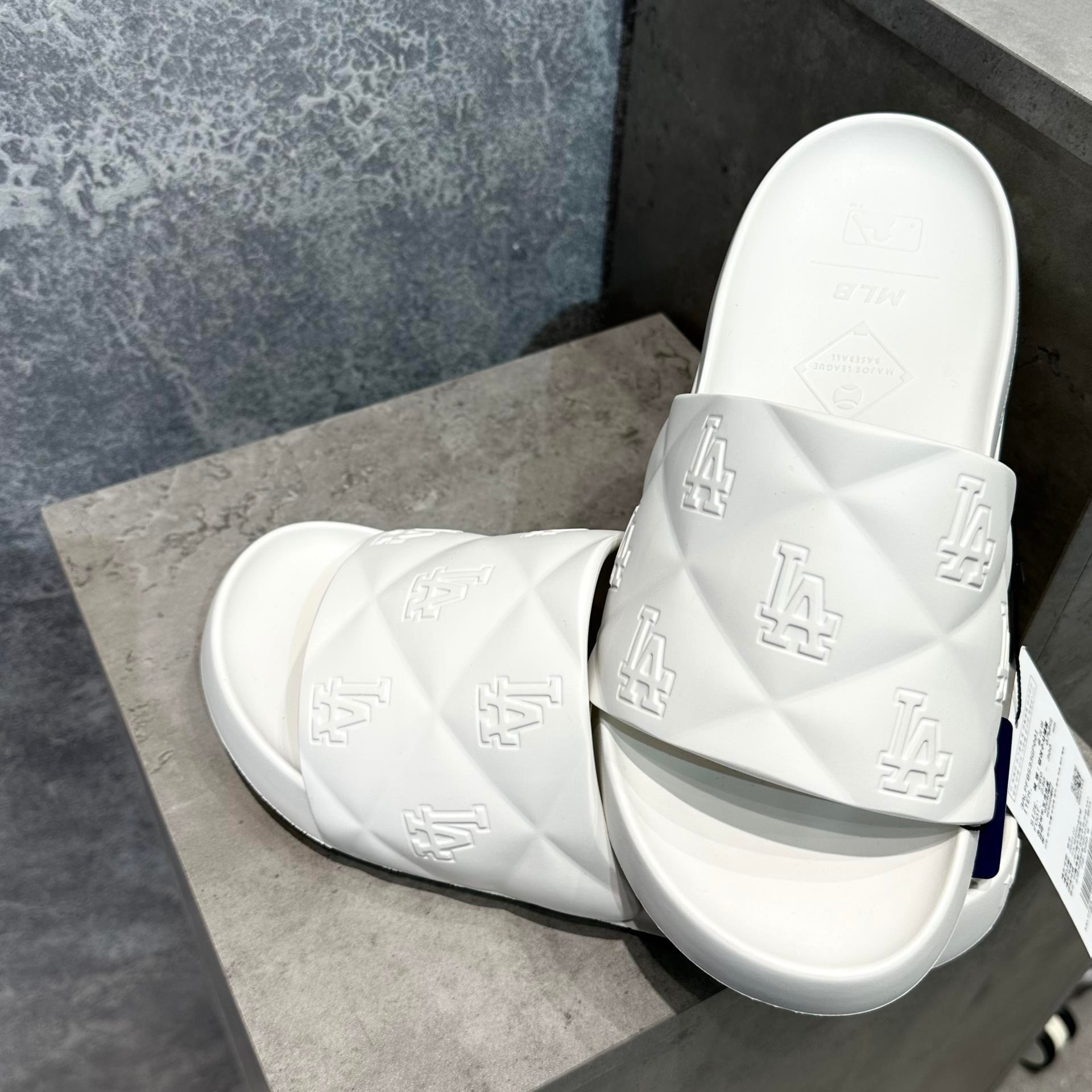 975 -  Dép MLB Chunky Bouncer Slide LA Dodgers - Trắng White - Code 3ALPFBS33 07WHS [HÀNG CHÍNH HÃNG]