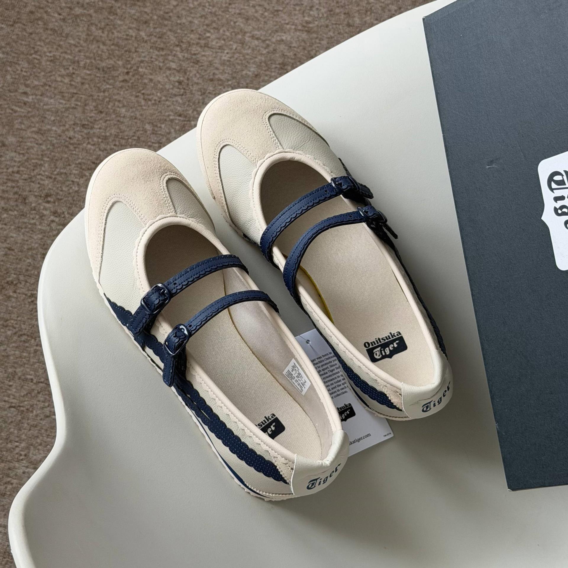 2588 - Giày Onitsuka Tiger Mexico 66 TGRS Birch Peacoat 1182A678-200 [HÀNG CHÍNH HÃNG]