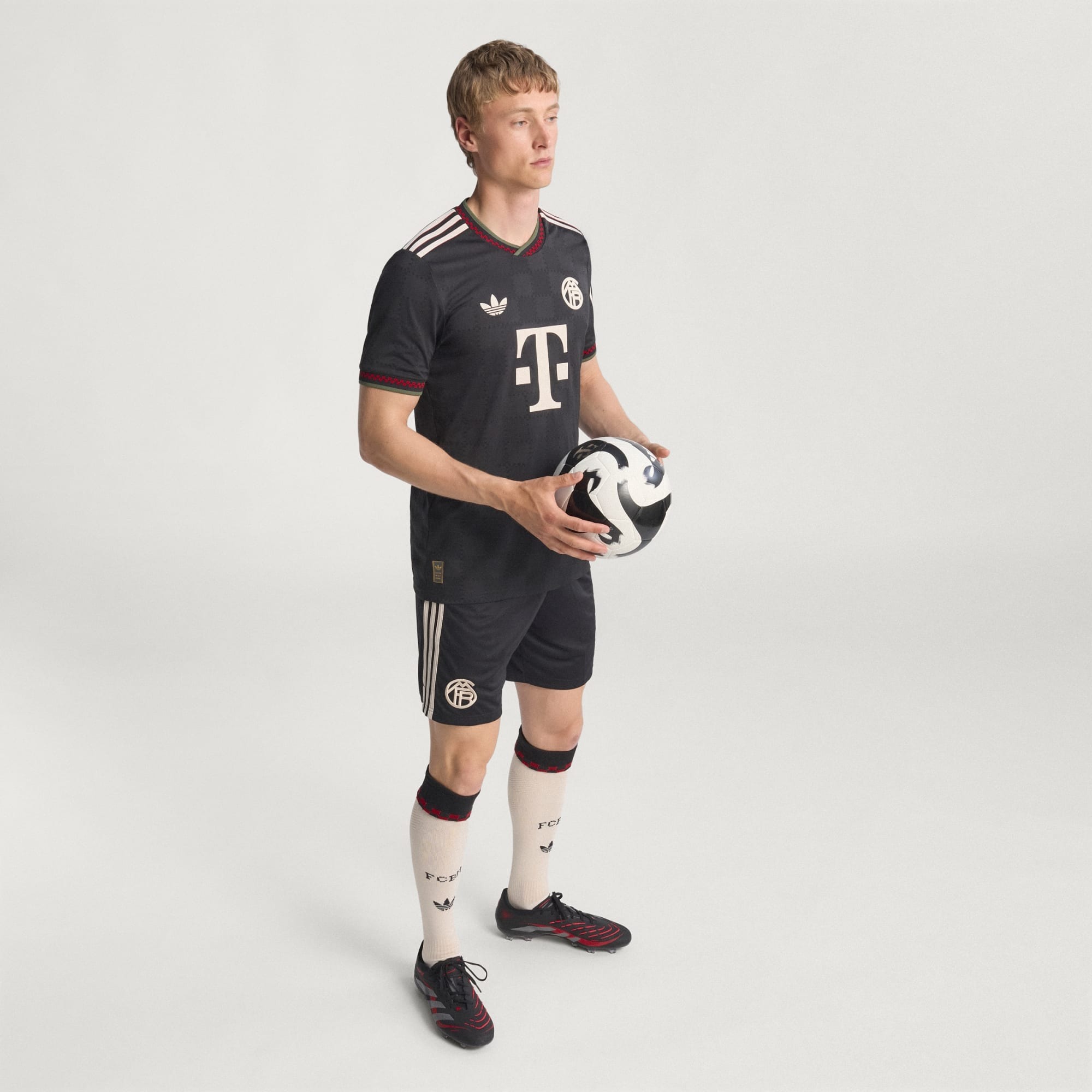 1766 - Áo Adidas FC Bayern Áo Đấu Thứ Ba Mùa Giải 25/26 Black Halo Ivory KE6801 [HÀNG CHÍNH HÃNG]