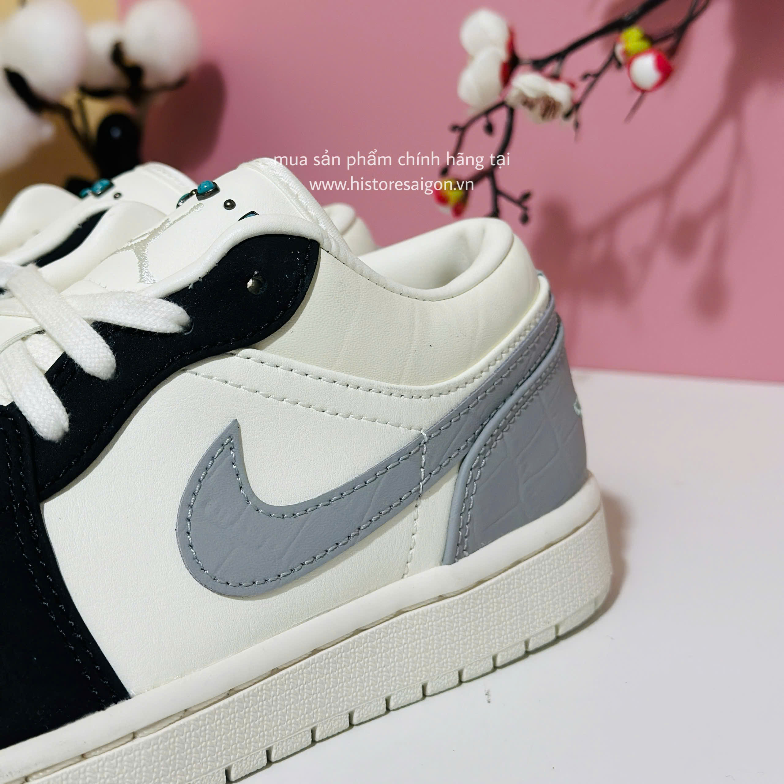 1962 - Giày Nike Air Jordan 1 Low 'Sail Light Smoke Grey' IO2242-101 [HÀNG CHÍNH HÃNG]