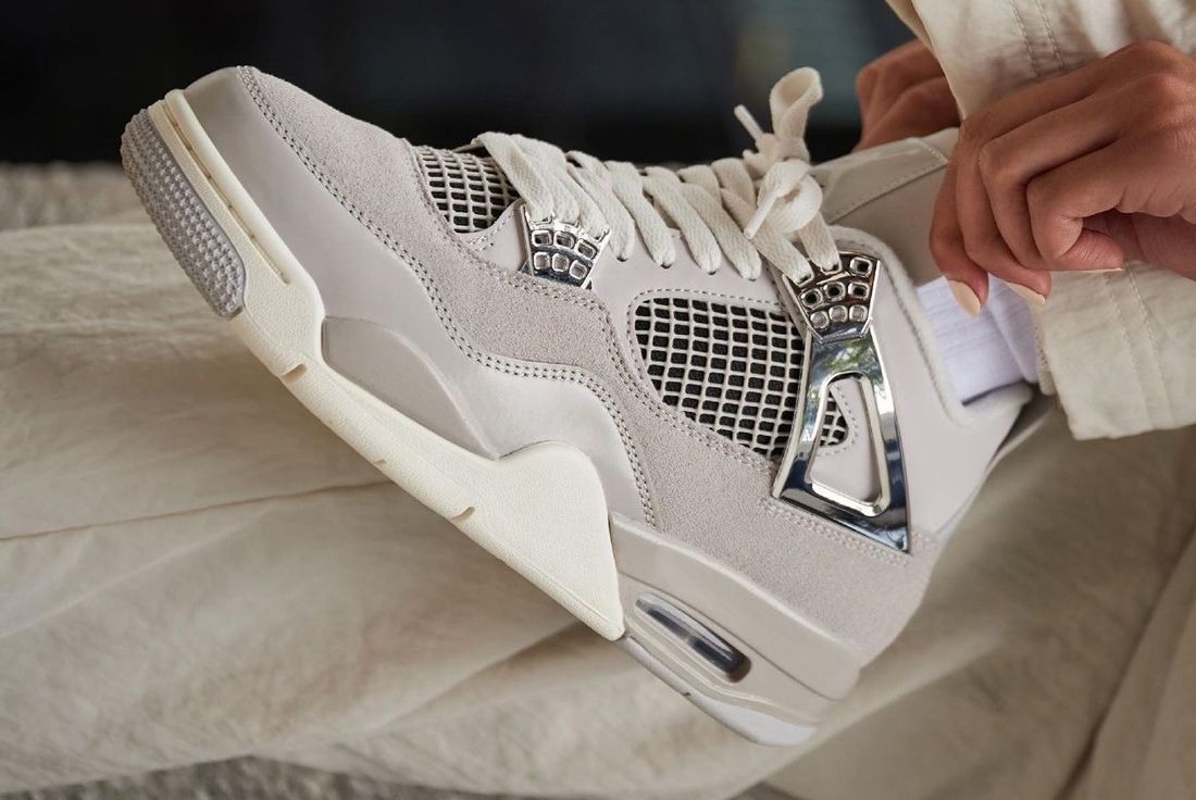 279 -  Giày Nike Air Jordan 4 Retro Frozen Moments AQ9129 001 [HÀNG CHÍNH HÃNG]
