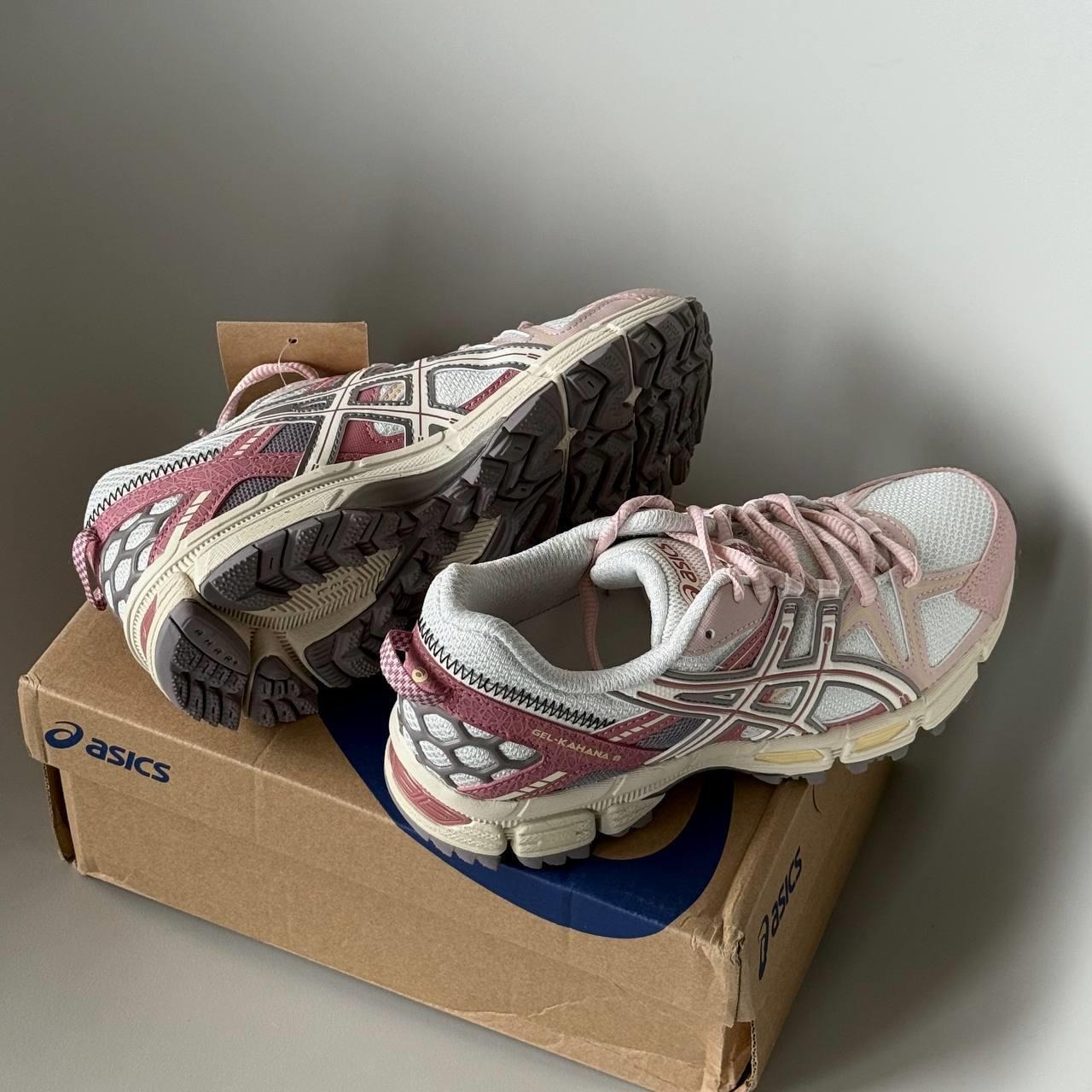 1902 - Giày Asics Gel Kahana 8 White Pink 1012A978-103 [HÀNG CHÍNH HÃNG]