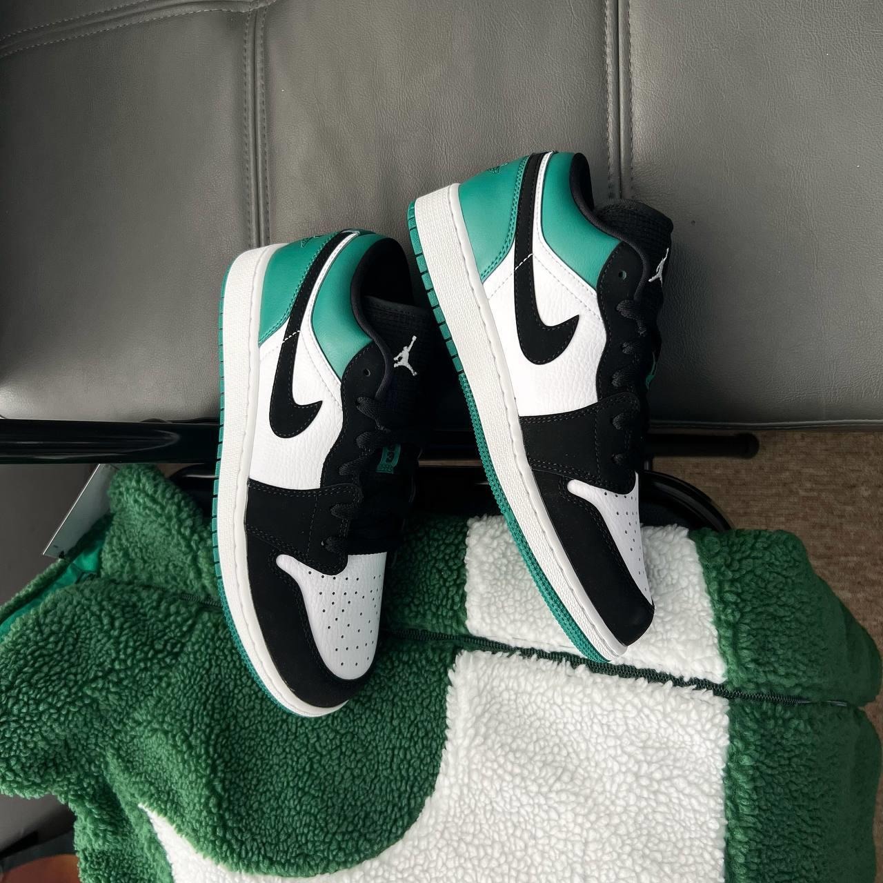 728 -  Giày Nike Air Jordan 1 Low GS Mystic Green 553560 113 [HÀNG CHÍNH HÃNG]