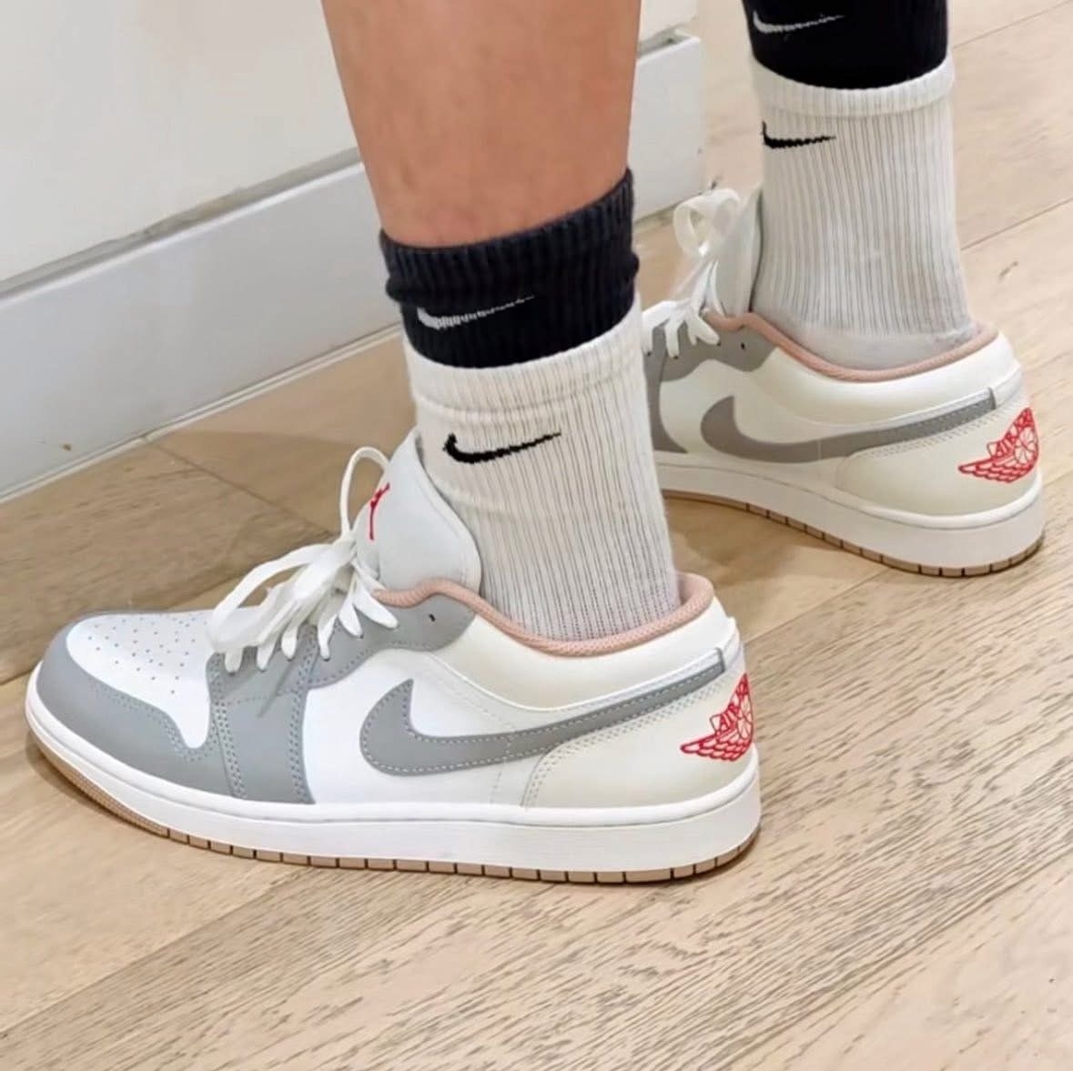 1871 - Giày Nike Air Jordan 1 Low 'Red College Grey' 553558-169 [HÀNG CHÍNH HÃNG]