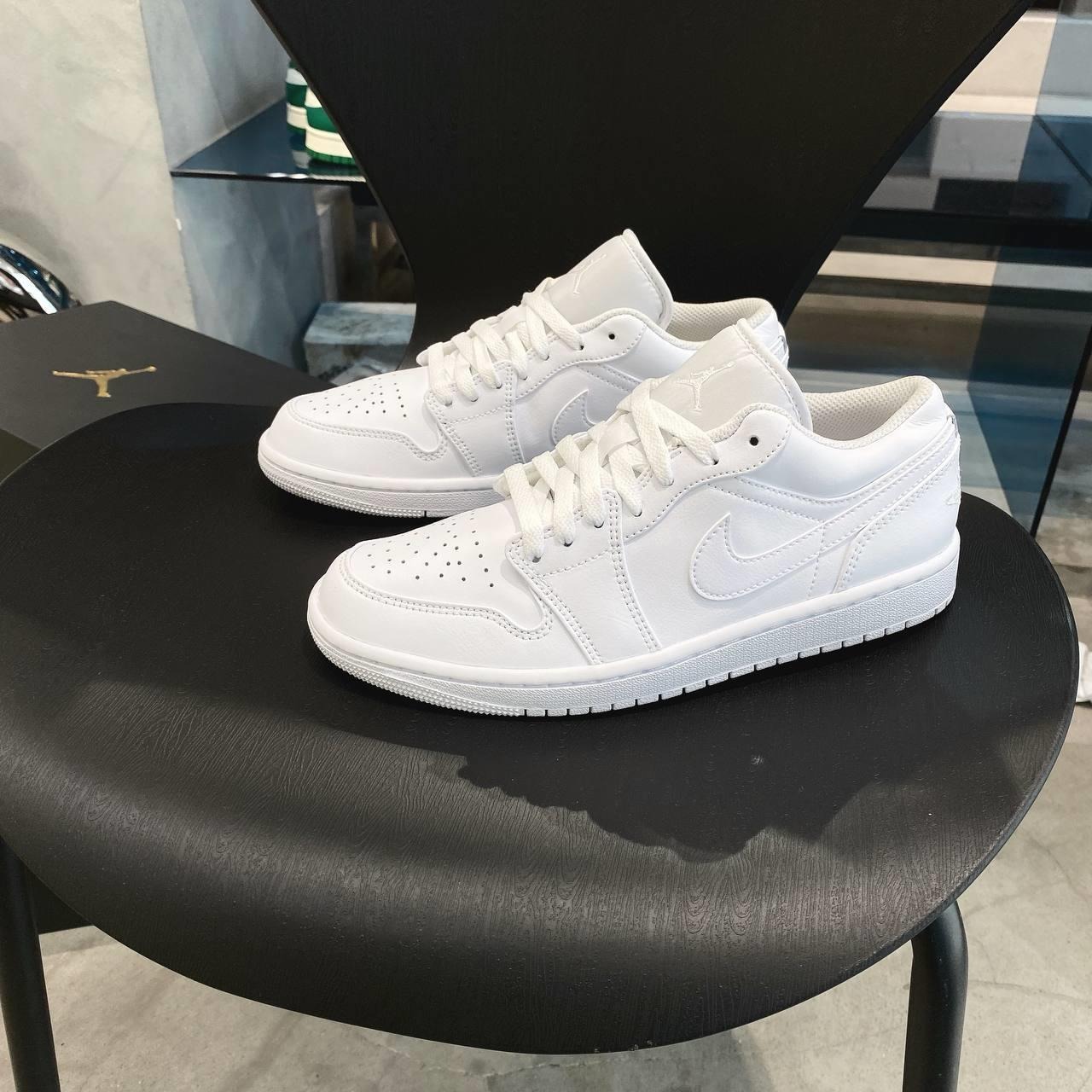 072 -  Giày Nike Air Jordan 1 Low Triple White 553558 136 | 553560 136 [HÀNG CHÍNH HÃNG]