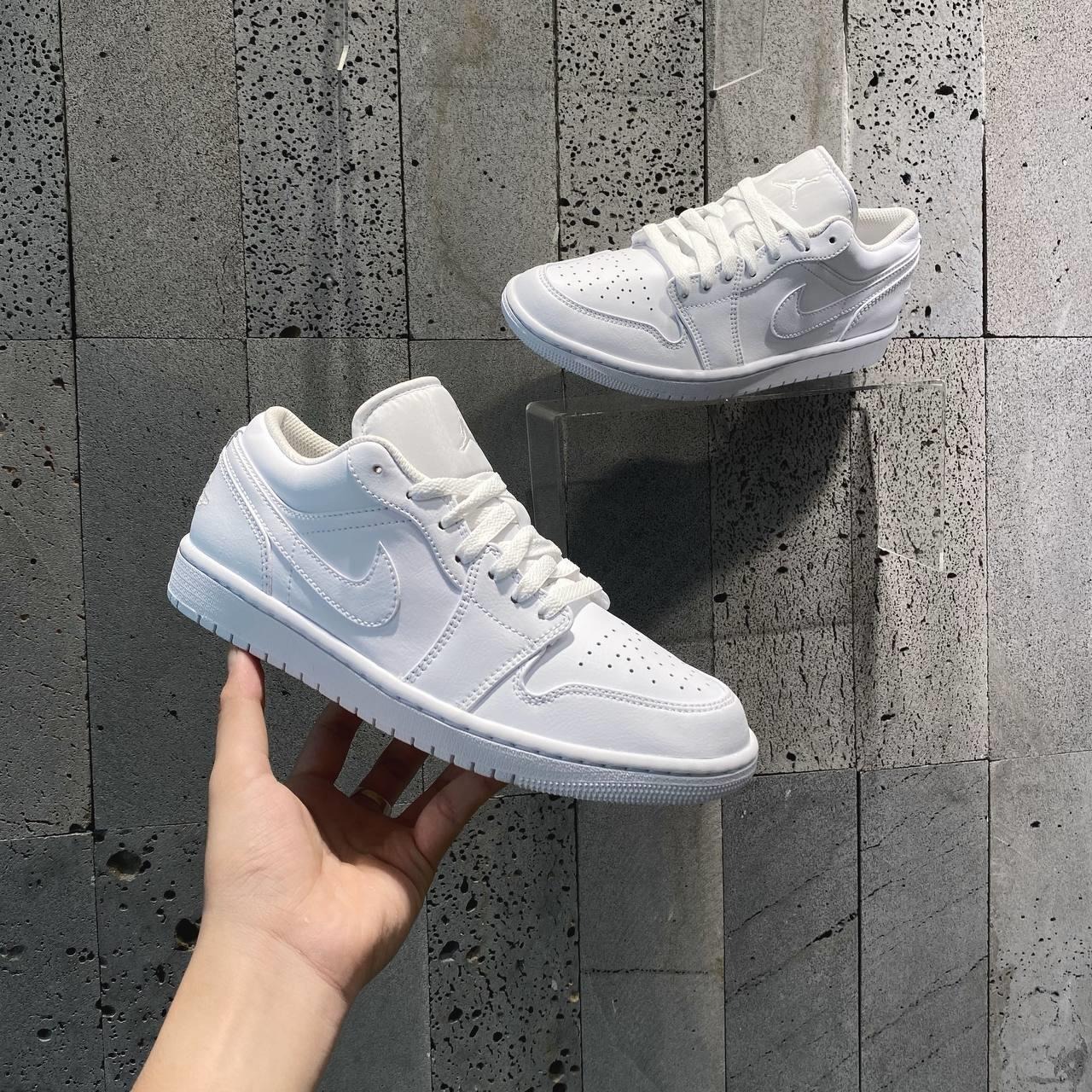 072 -  Giày Nike Air Jordan 1 Low Triple White 553558 136 | 553560 136 [HÀNG CHÍNH HÃNG]