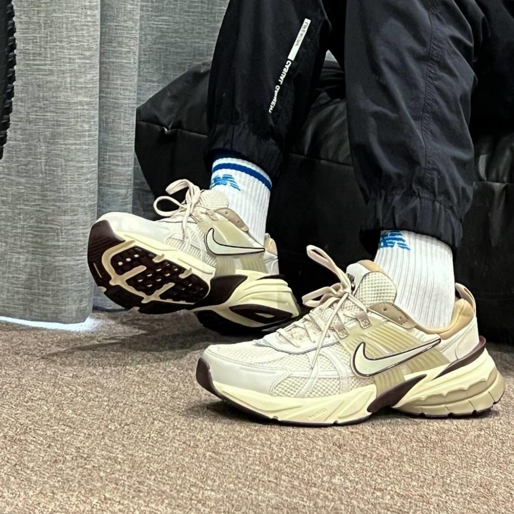 1820 - Giày Nike V2K Run Light Orewood Brown FD0736-103 [HÀNG CHÍNH HÃNG]