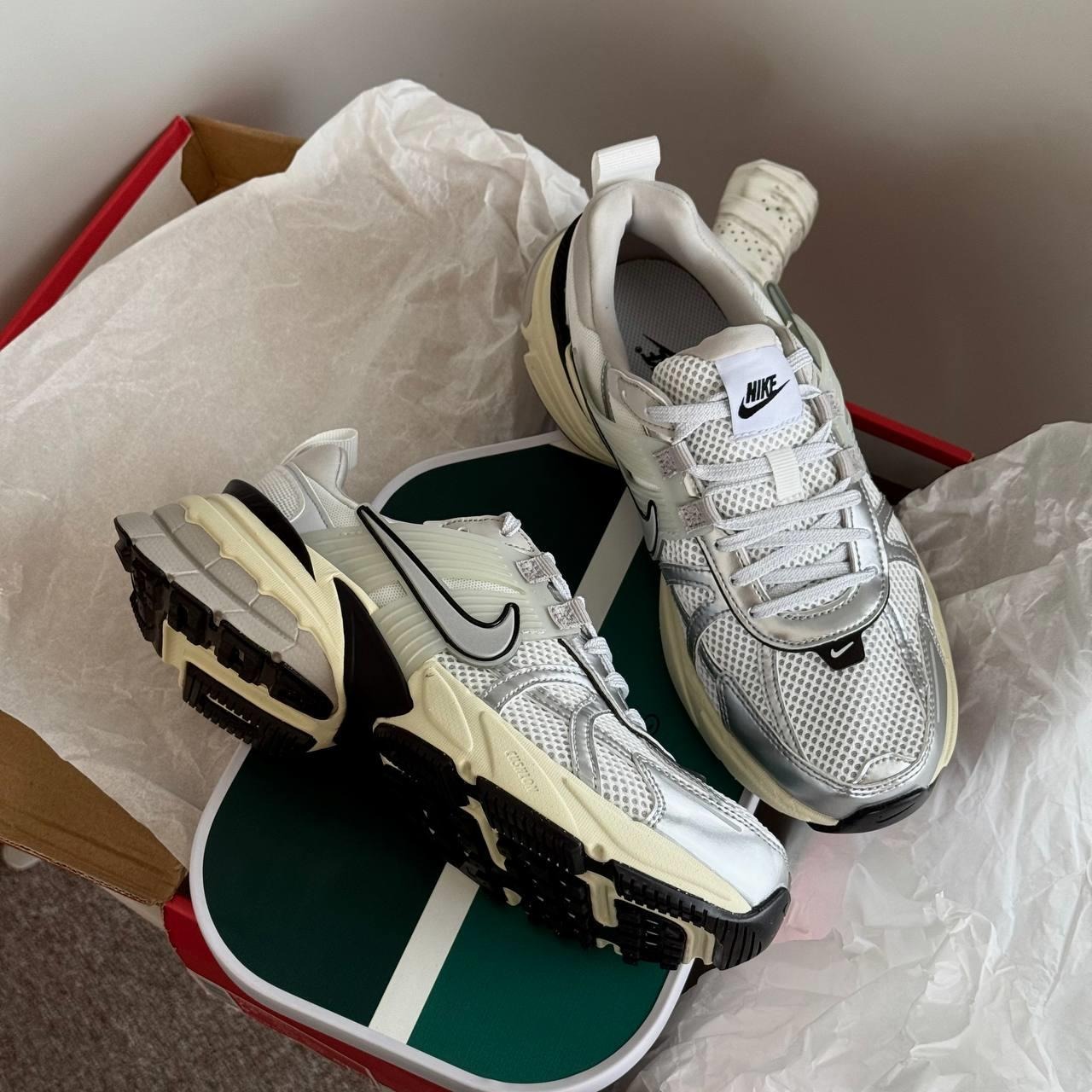 1819 - Giày Nike V2K Run Summit White Metallic Silver FD0736-100 [HÀNG CHÍNH HÃNG]