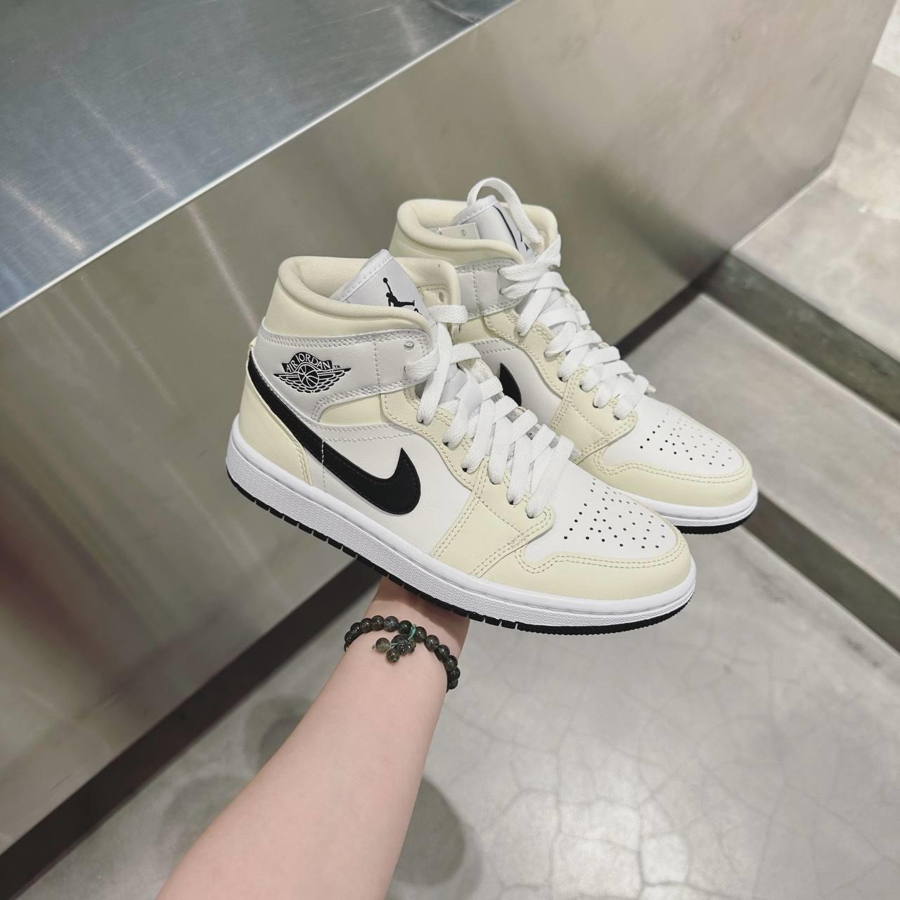 319 -  Giày Nike Jordan 1 MID COCONUT MILK BQ6472 121 [HÀNG CHÍNH HÃNG]