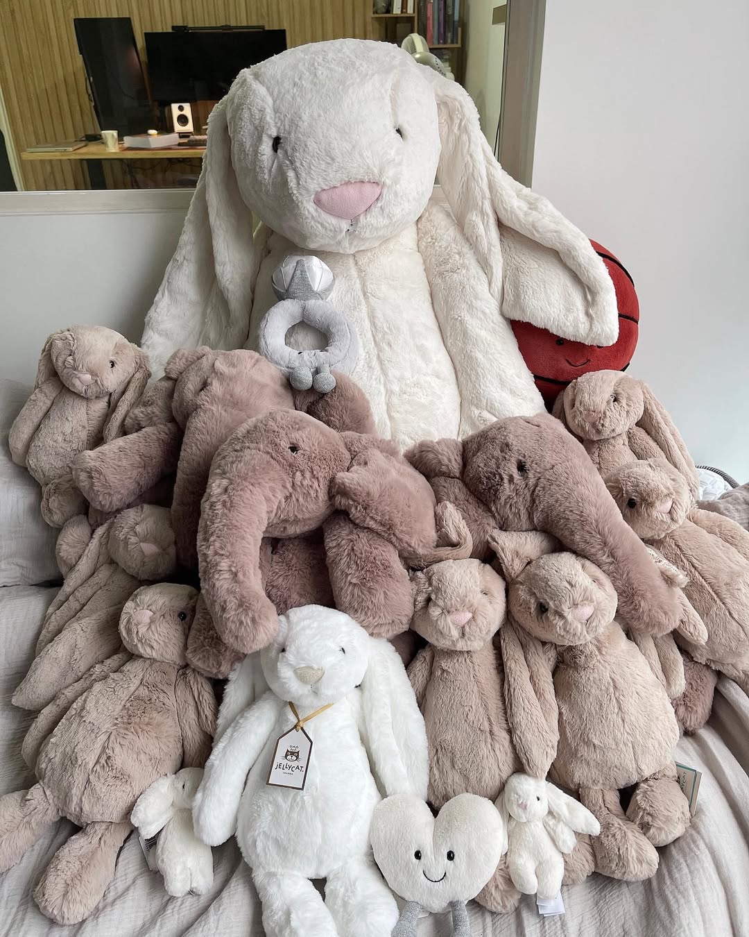 2077 - JellyCat 108cm Bunny Cream Trắng - Jellycat Bashful Bunny Cream Really Really Big 108cm [HÀNG CHÍNH HÃNG]
