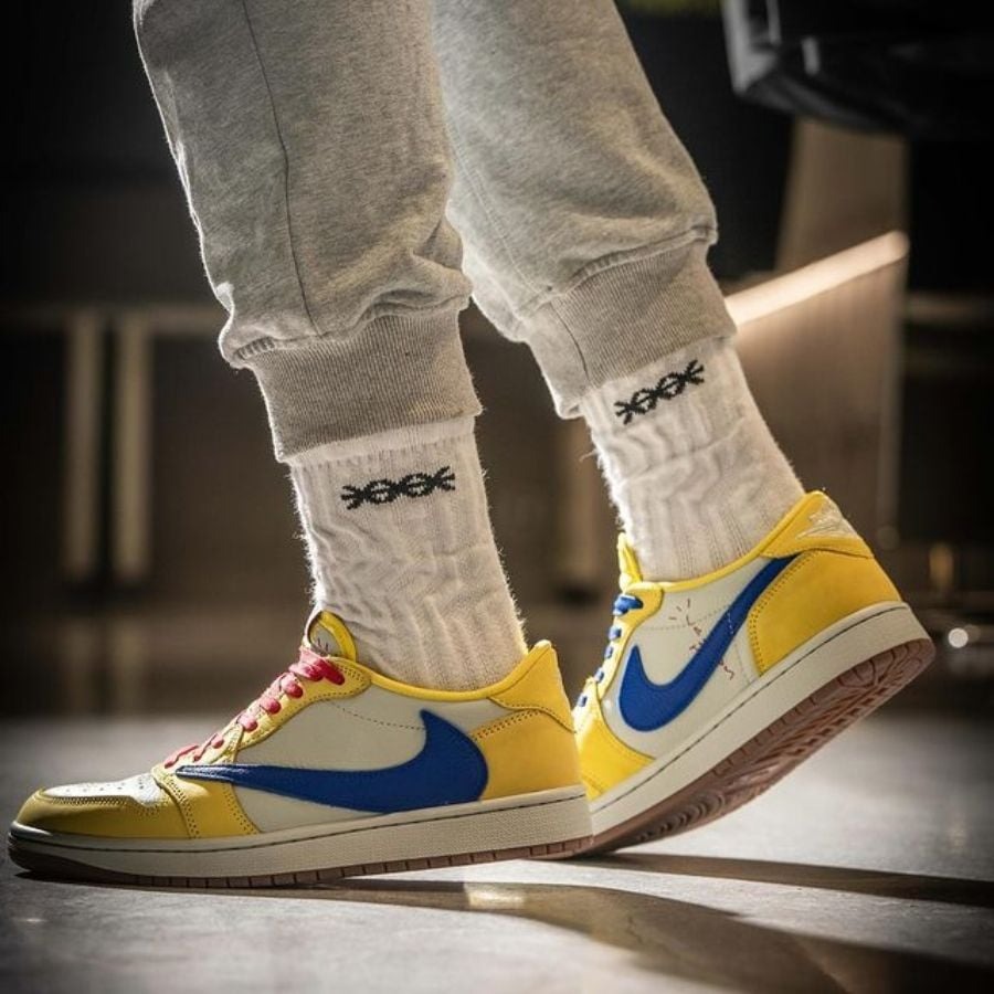 1223 -  Giày Nike Air Jordan 1 Retro x Travis Scott ‘Canary’ DZ4137-700 HÀNG CHÍNH HÃNG