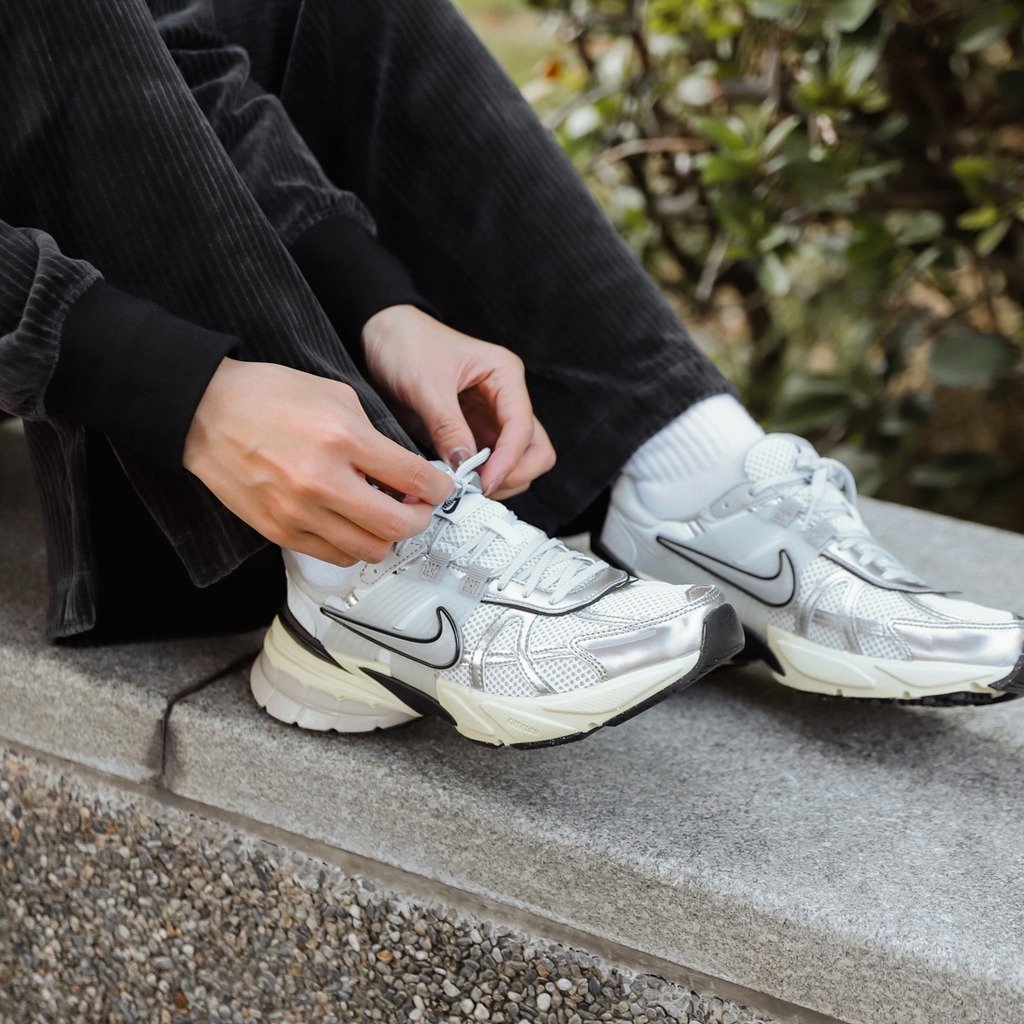 1819 - Giày Nike V2K Run Summit White Metallic Silver FD0736-100 [HÀNG CHÍNH HÃNG]