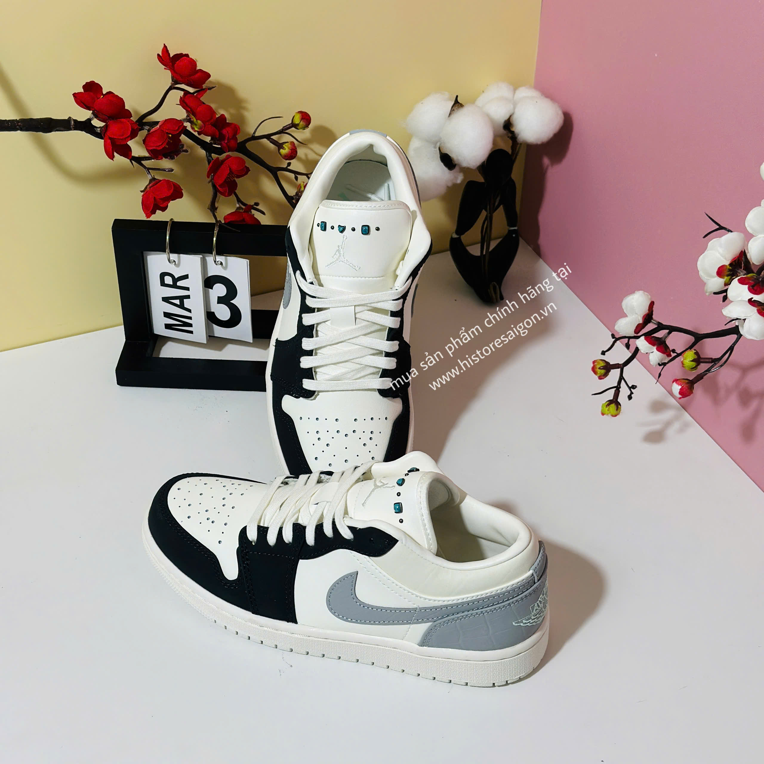 1962 - Giày Nike Air Jordan 1 Low 'Sail Light Smoke Grey' IO2242-101 [HÀNG CHÍNH HÃNG]