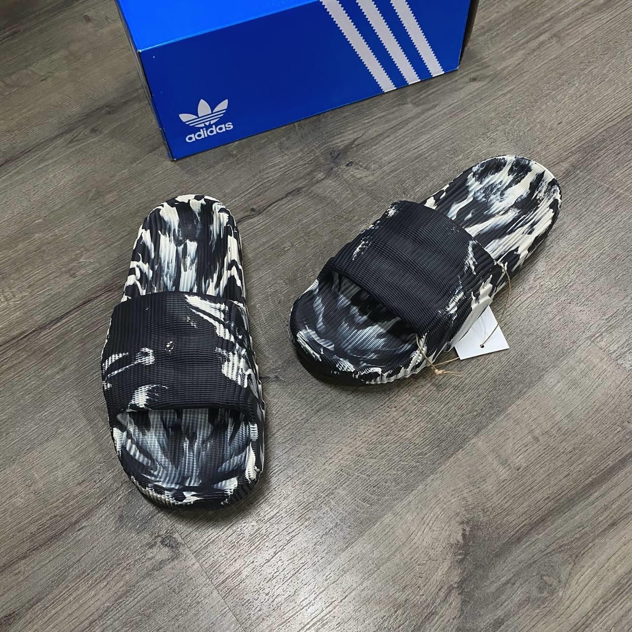 1733 - Dép Adidas Adilette 22 CARBON ALUMINIUM GX6947 [HÀNG CHÍNH HÃNG]