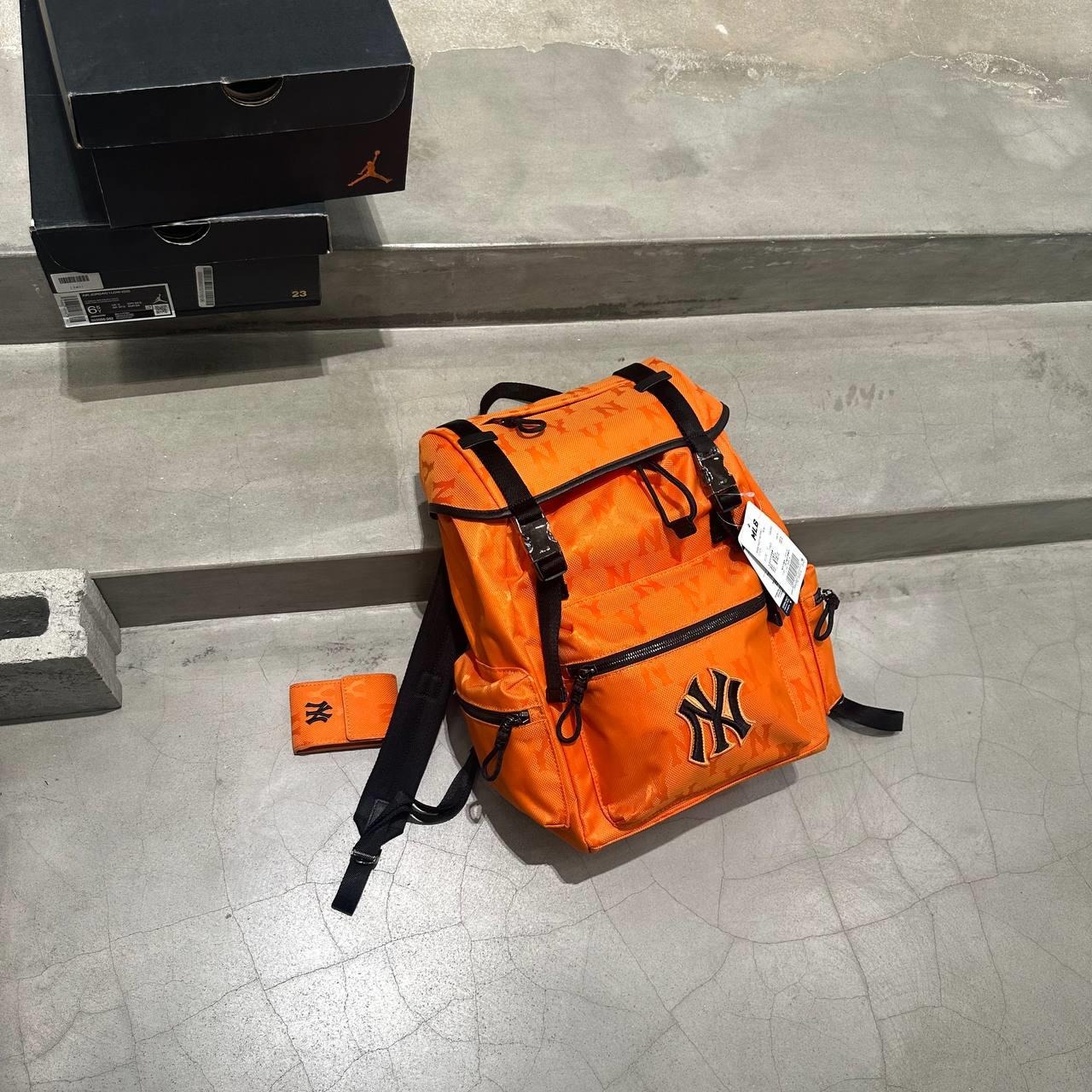 2697 - Balo MLB Monogram Nylon Jacquard New York Yankees Orange 3ABKM021N-50ORS [HÀNG CHÍNH HÃNG]