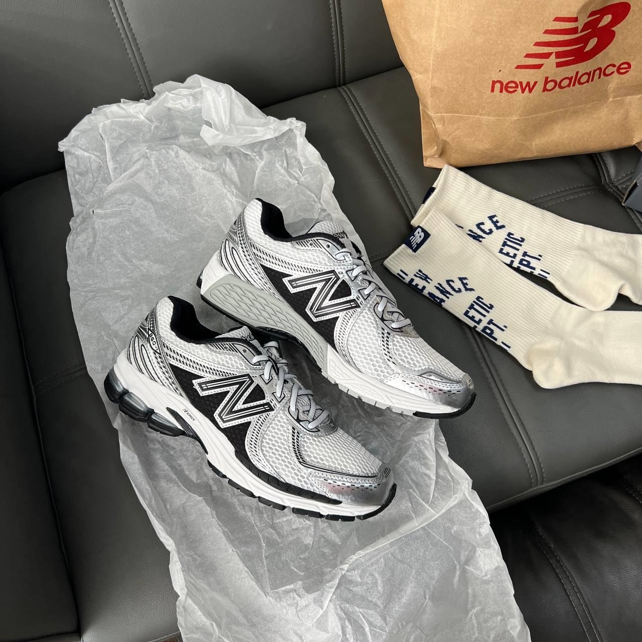 2090 - Giày New Balance 860v2 White Silver Black ML860XD [HÀNG CHÍNH HÃNG]