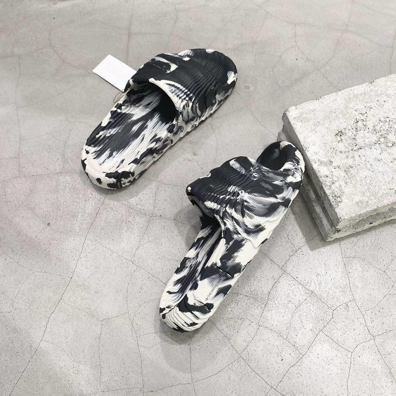 1733 - Dép Adidas Adilette 22 CARBON ALUMINIUM GX6947 [HÀNG CHÍNH HÃNG]