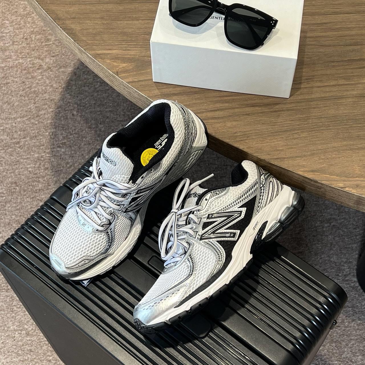 2090 - Giày New Balance 860v2 White Silver Black ML860XD [HÀNG CHÍNH HÃNG]