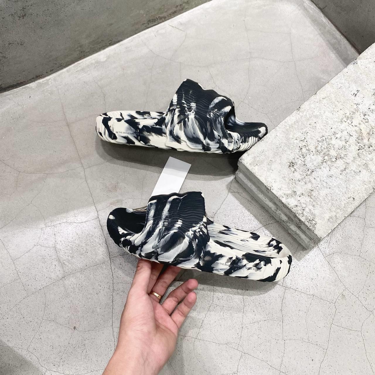 1733 - Dép Adidas Adilette 22 CARBON ALUMINIUM GX6947 [HÀNG CHÍNH HÃNG]