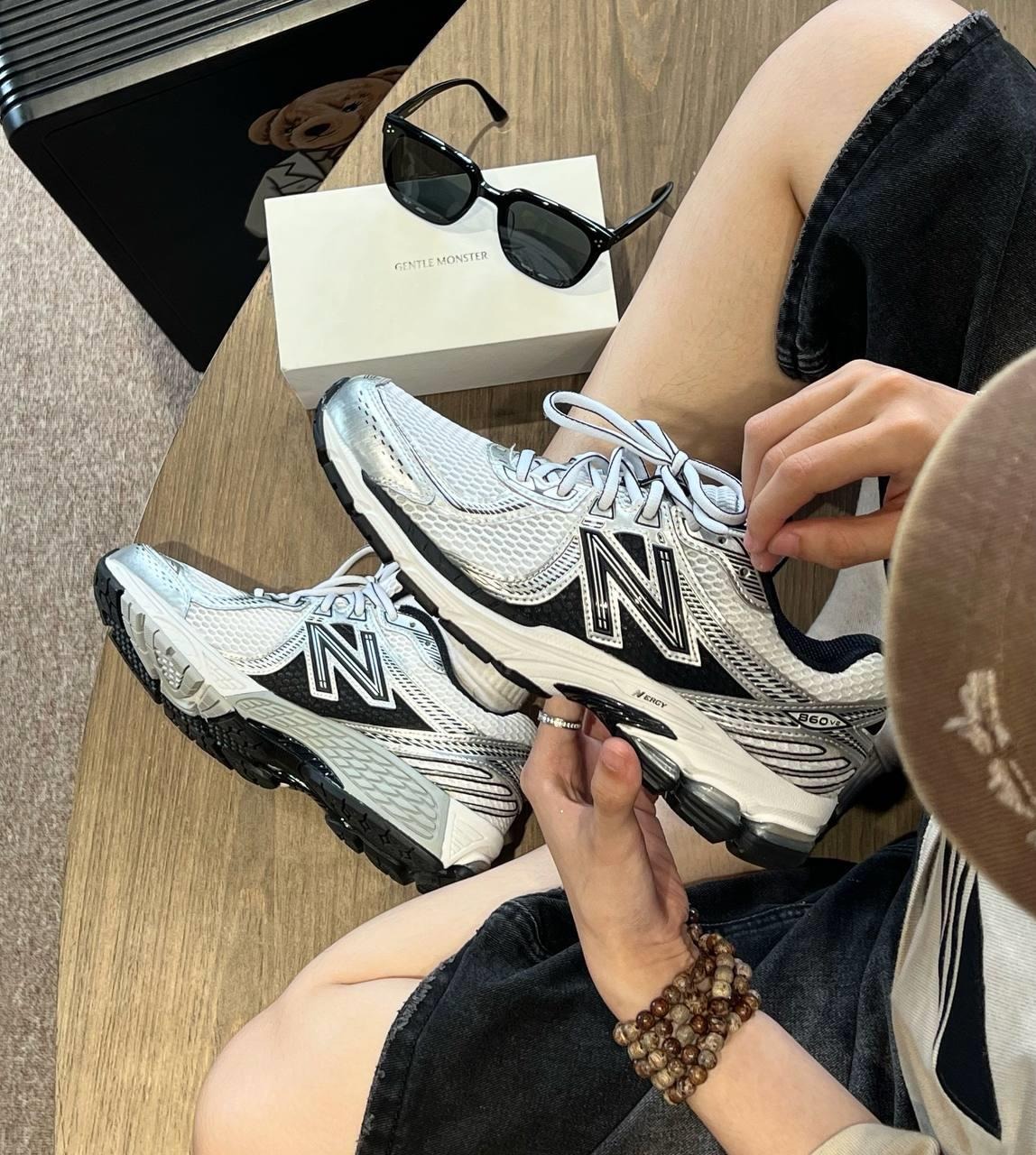 2090 - Giày New Balance 860v2 White Silver Black ML860XD [HÀNG CHÍNH HÃNG]