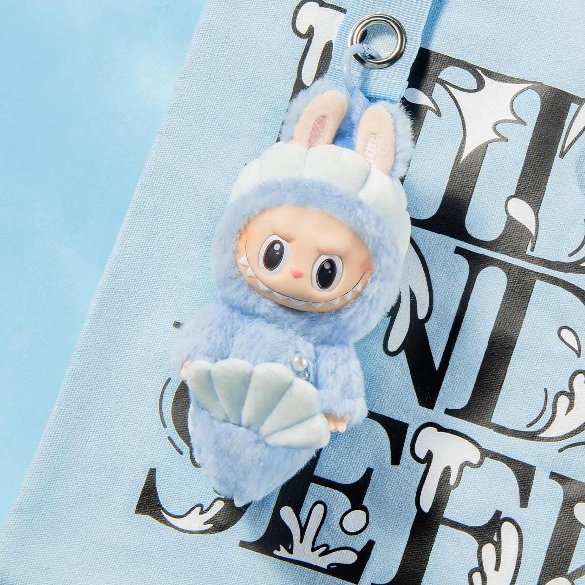 1156 - Labubu Hide and Seek in Singapore Series - Labubu Merlion - Labubu Singapore - POP MART The Vinyl Plush Doll Pendant Limitted Edition - Size 18cm - Code 6941848280091 [HÀNG CHÍNH HÃNG] Gấu Bông Art Toy