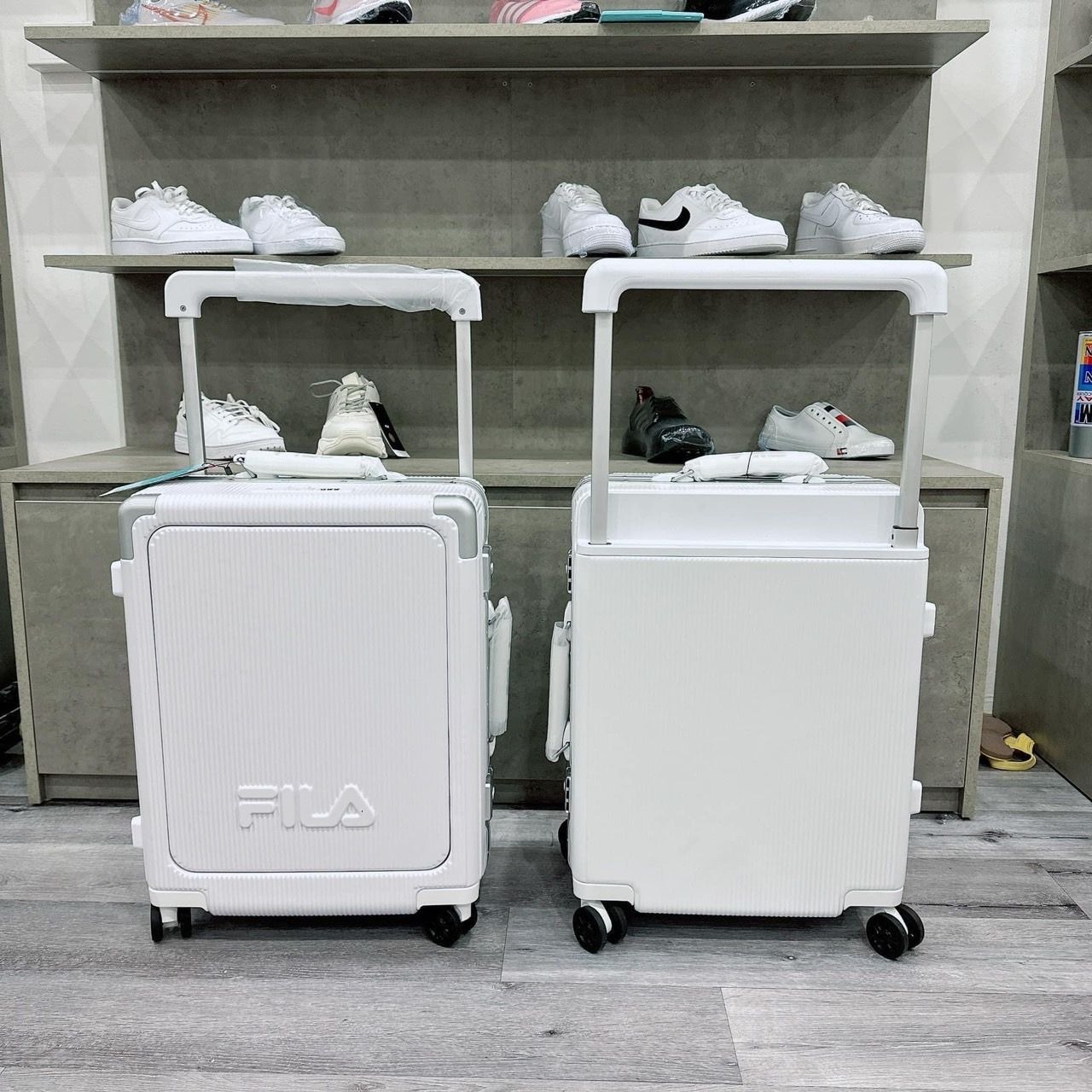 735 -  Vali Fila Embossed Logo - Size Cabin 22 Xách Tay - Trắng [HÀNG CHÍNH HÃNG]