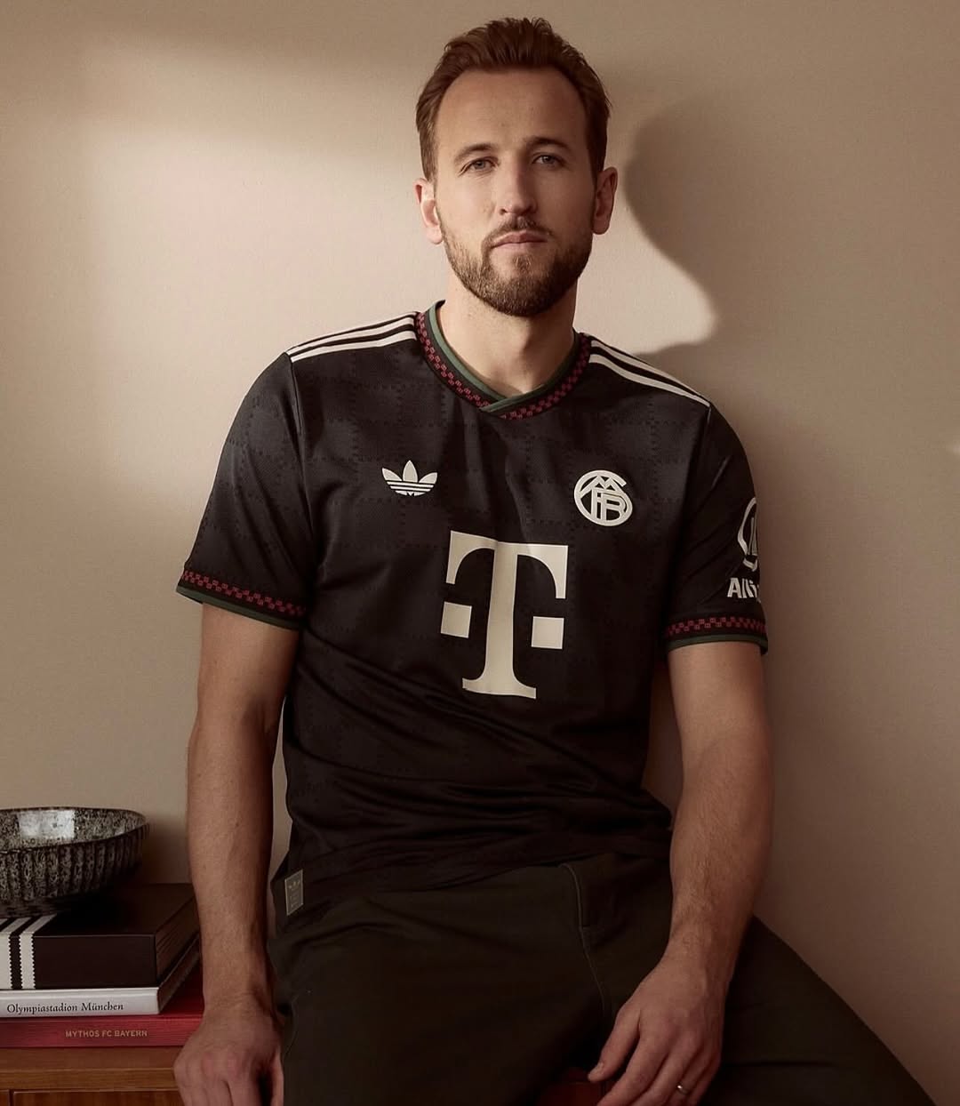 1766 - Áo Adidas FC Bayern Áo Đấu Thứ Ba Mùa Giải 25/26 Black Halo Ivory KE6801 [HÀNG CHÍNH HÃNG]