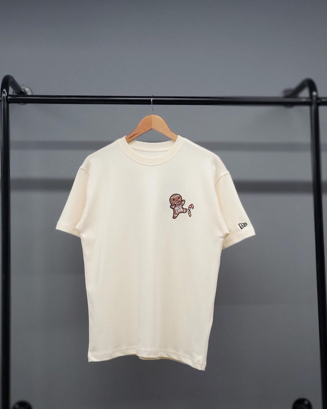 964 -  Áo New Era NY Gingerbread Man NE Cosy Christmas - Trắng Kem Ivory - Code 14112249 [HÀNG CHÍNH HÃNG]
