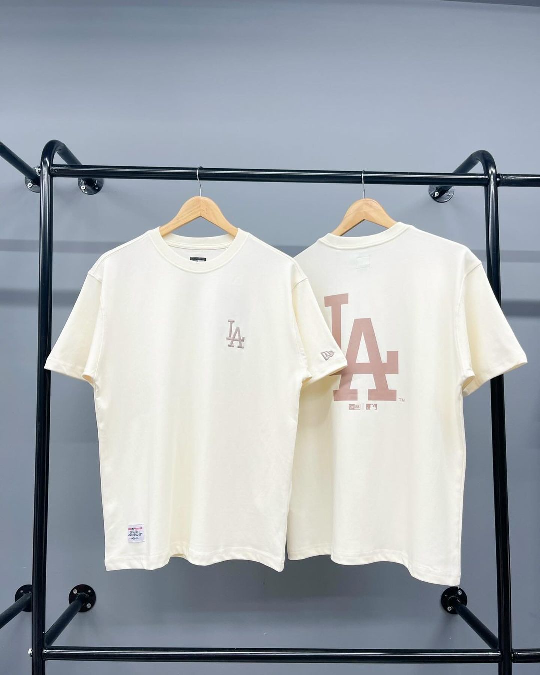 1047 -  Áo New Era LA Big Logo Embroidered LA Thêu Trắng Kem [HÀNG CHÍNH HÃNG]
