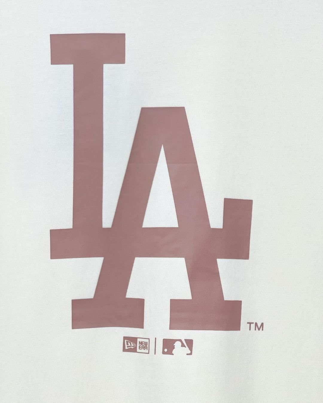 1047 -  Áo New Era LA Big Logo Embroidered LA Thêu Trắng Kem [HÀNG CHÍNH HÃNG]