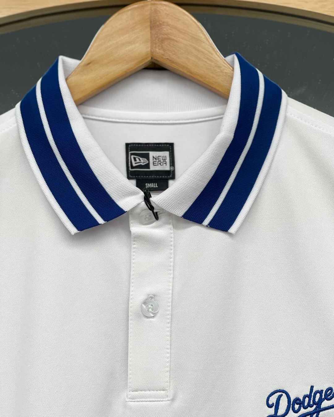 1141 - Áo Polo New Era LA Dodgers Embroidered - Trắng Cổ Xanh [HÀNG CHÍNH HÃNG]