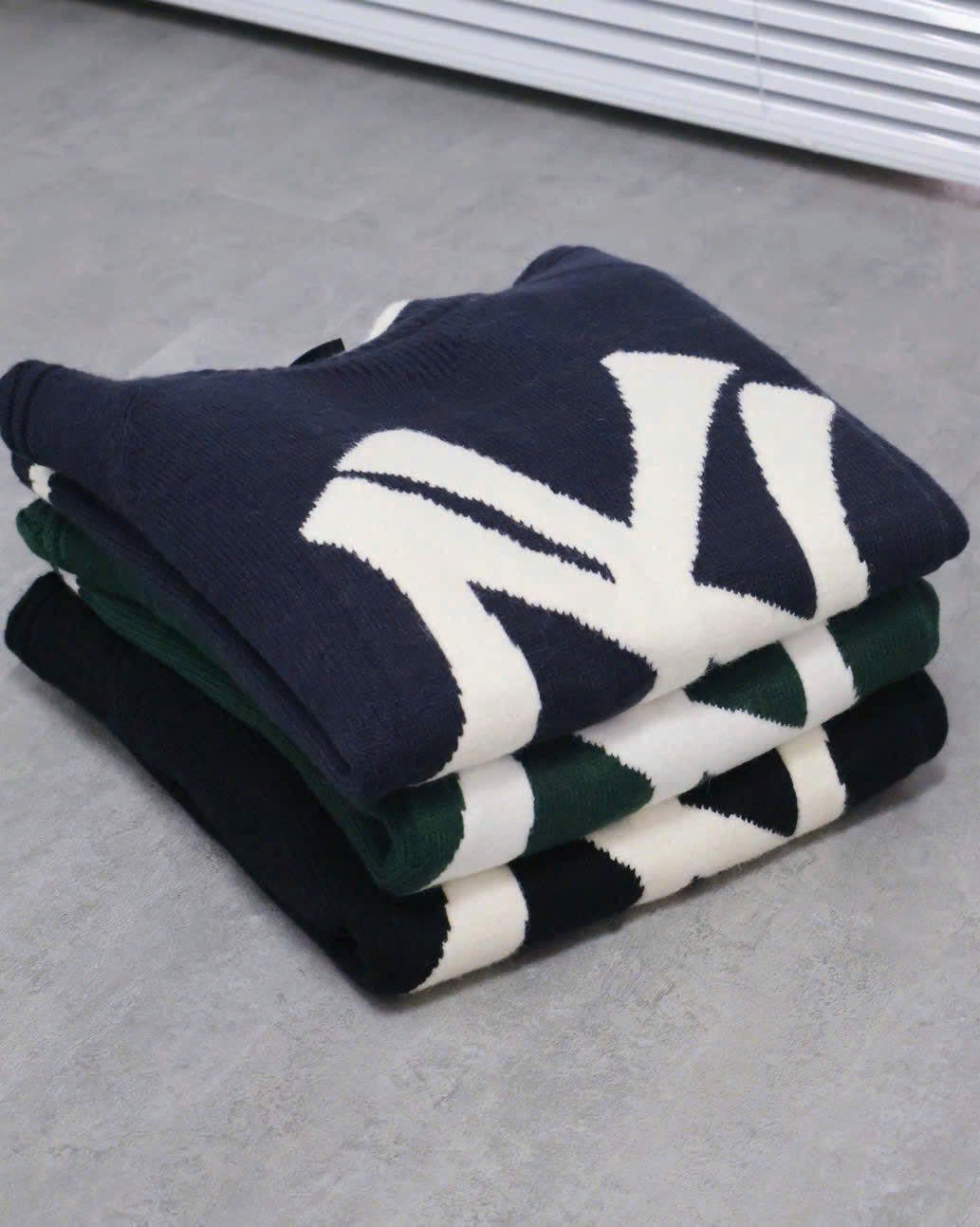 1984 - Áo Sweater New Era Knit NY Trắng Đen [HÀNG CHÍNH HÃNG]