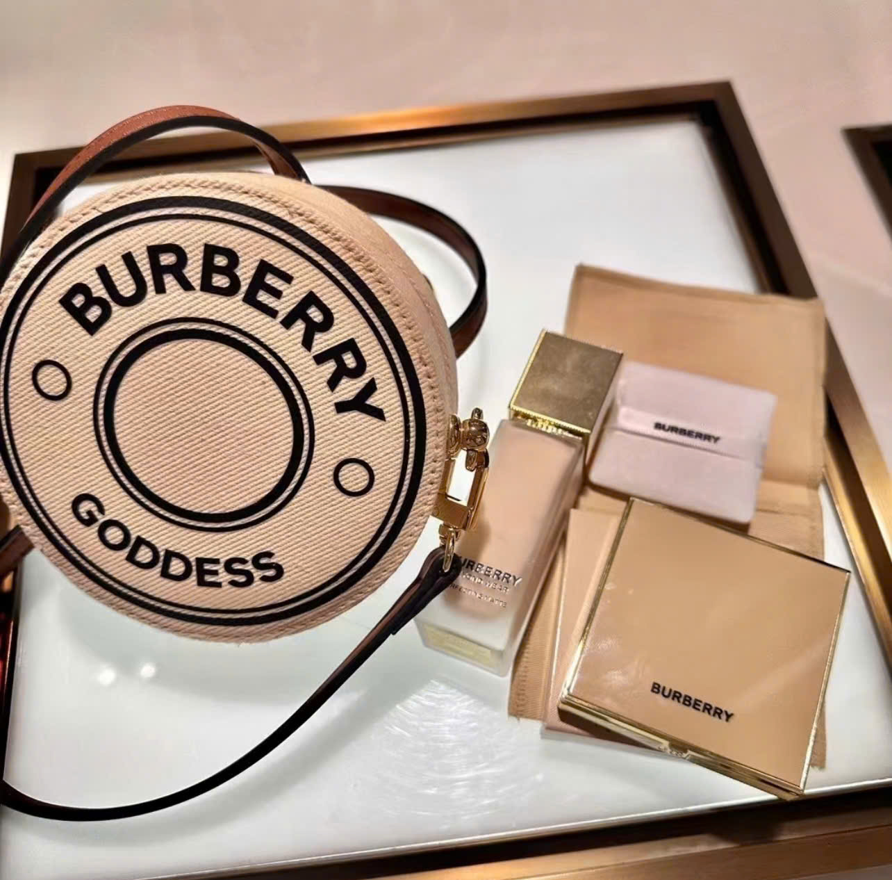 1966 - Túi Burberry Gift Goddess (Gift Hãng Tặng Khách) [HÀNG CHÍNH HÃNG]