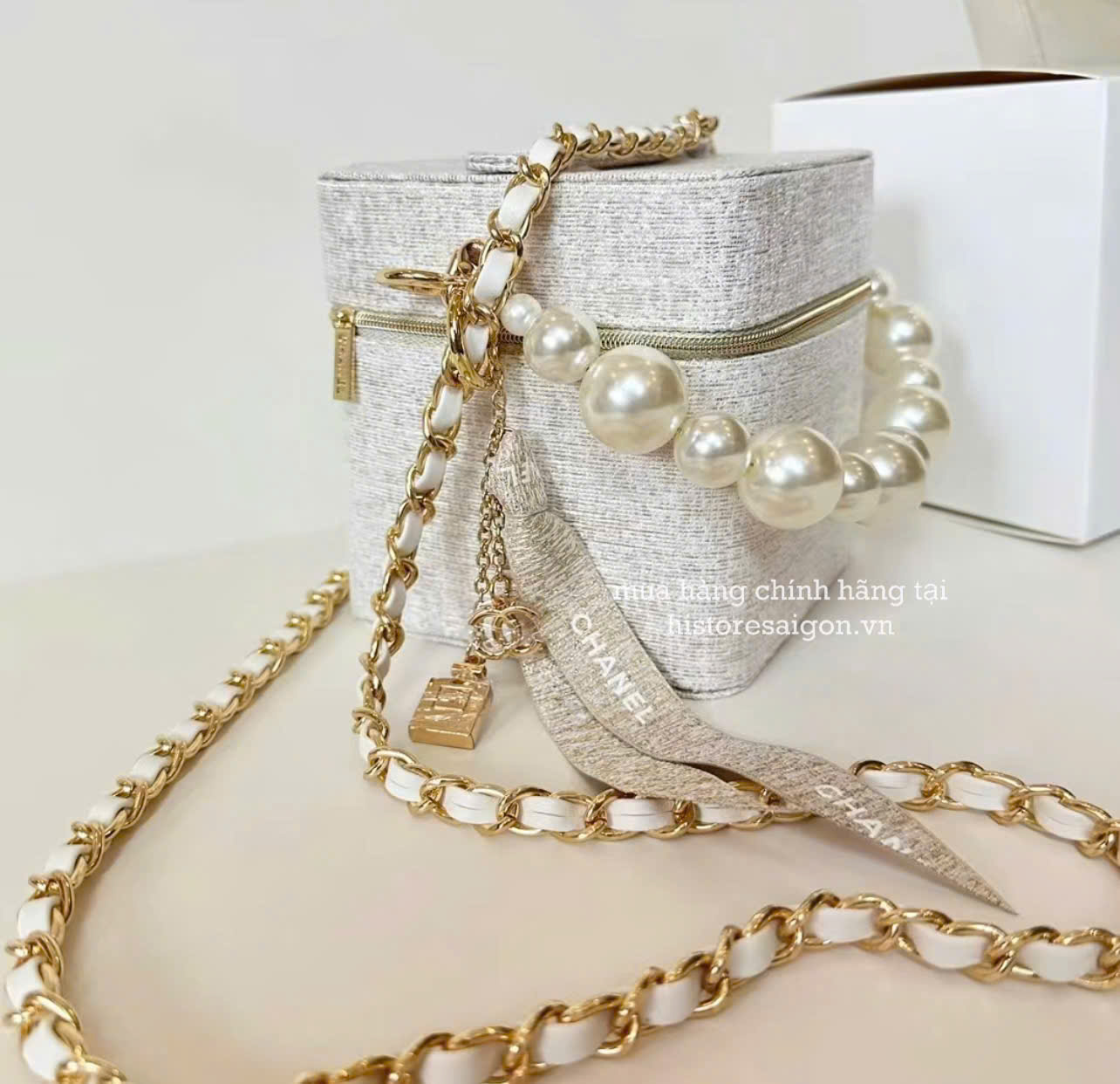 2186 - Túi Chanel Gift Beauty Pearl Case Champagne (Gift Hãng Tặng Khách) [HÀNG CHÍNH HÃNG]