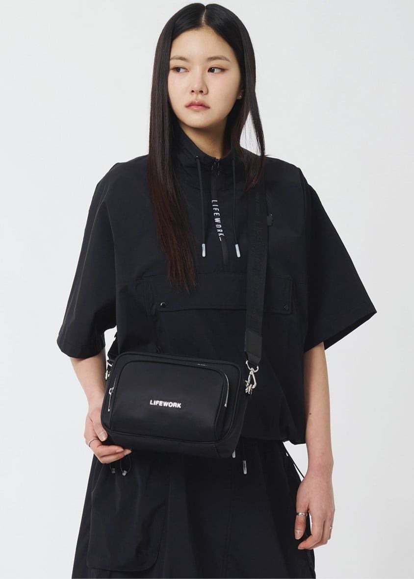 1938 - Túi Life Work Metal Logo Camera Bag Black LW255BG408 [HÀNG CHÍNH HÃNG]