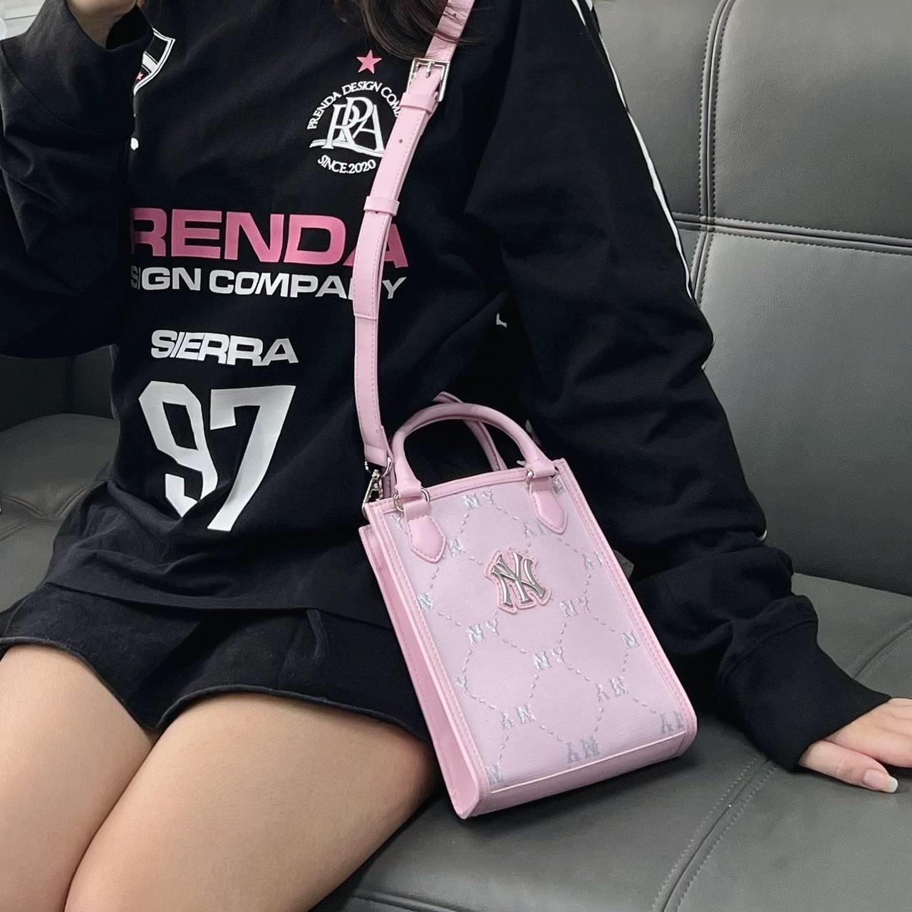 488 -  Túi MLB NY Monogram - Phonebag Dọc - Hồng Pinky - Code 7ACRMD34N 50PKL [HÀNG CHÍNH HÃNG]