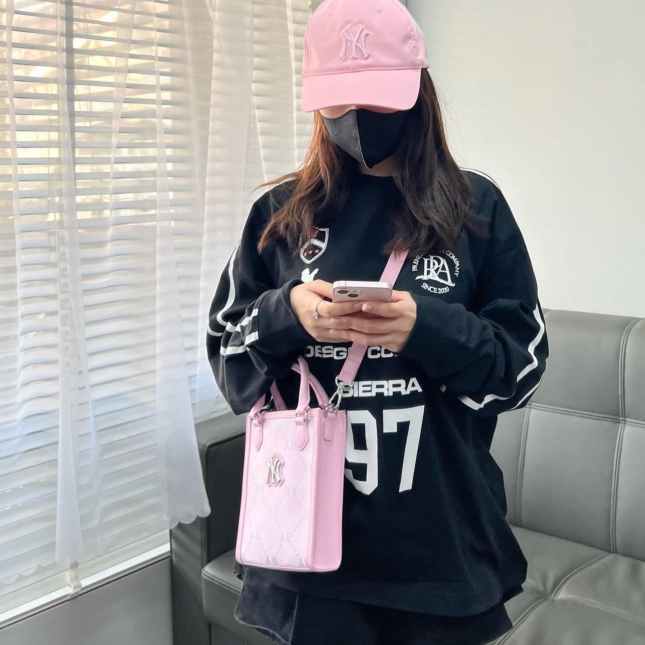 488 -  Túi MLB NY Monogram - Phonebag Dọc - Hồng Pinky - Code 7ACRMD34N 50PKL [HÀNG CHÍNH HÃNG]