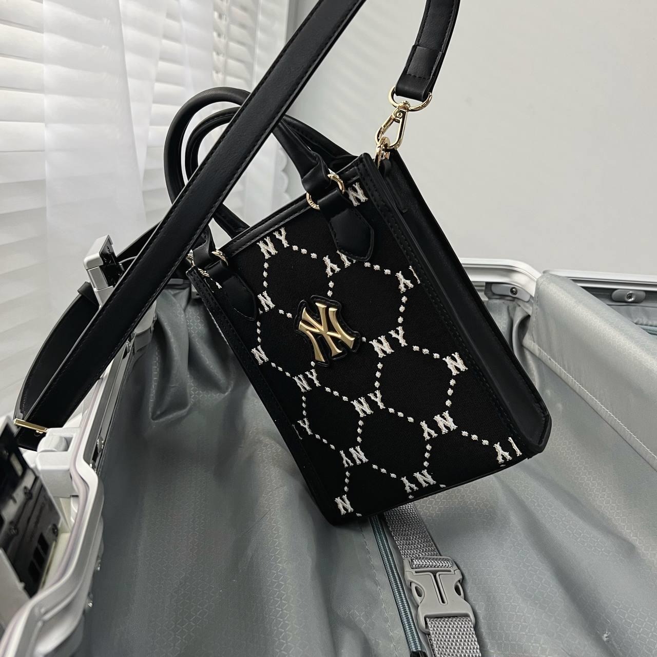 492 -  Túi MLB NY Monogram - Phonebag Dọc - Đen - Code 7ACRMD34N-50BKL [HÀNG CHÍNH HÃNG]