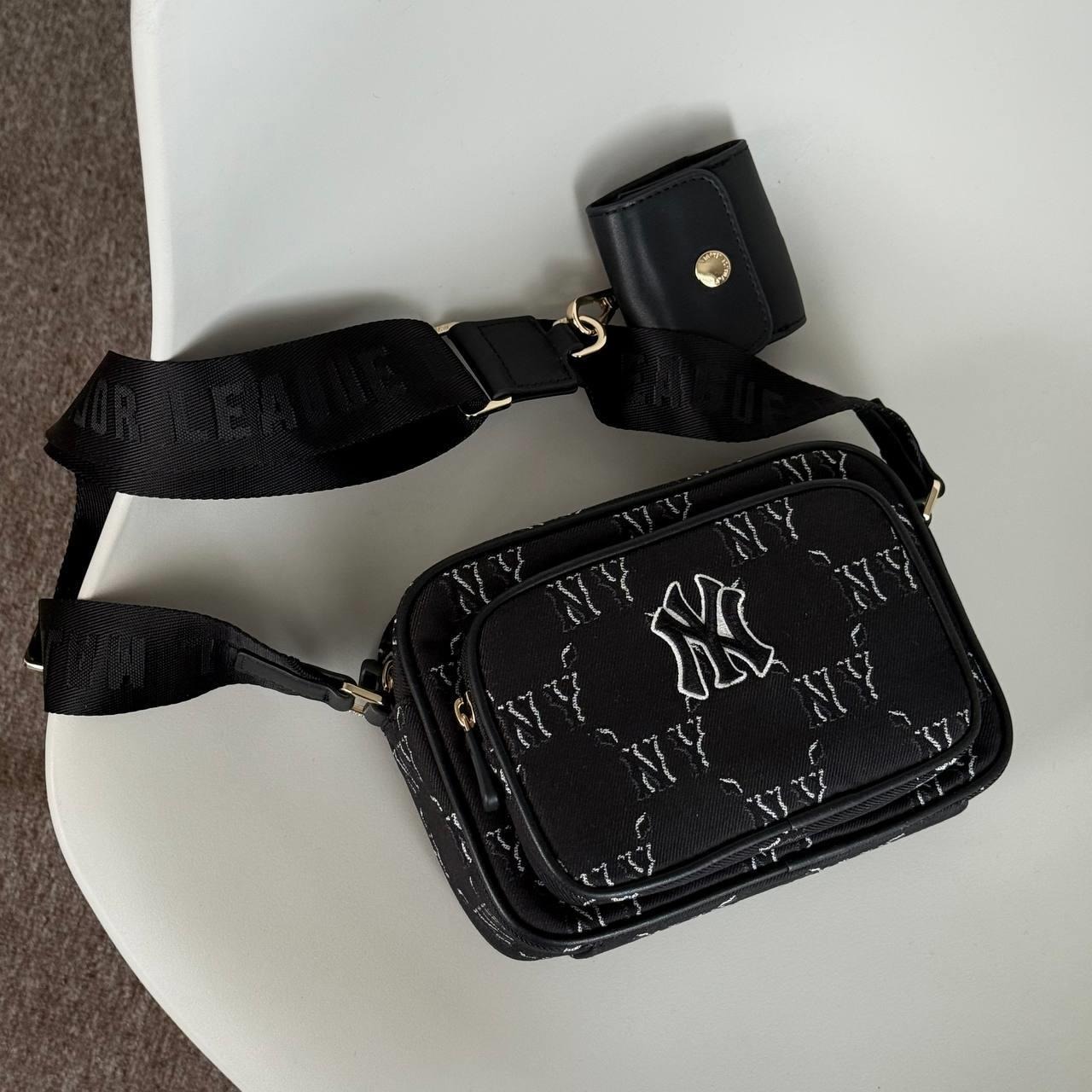 1696 - Túi MLB Monogram JQD New York Yankees Black 7ACRMDH5N-50BKS [HÀNG CHÍNH HÃNG]